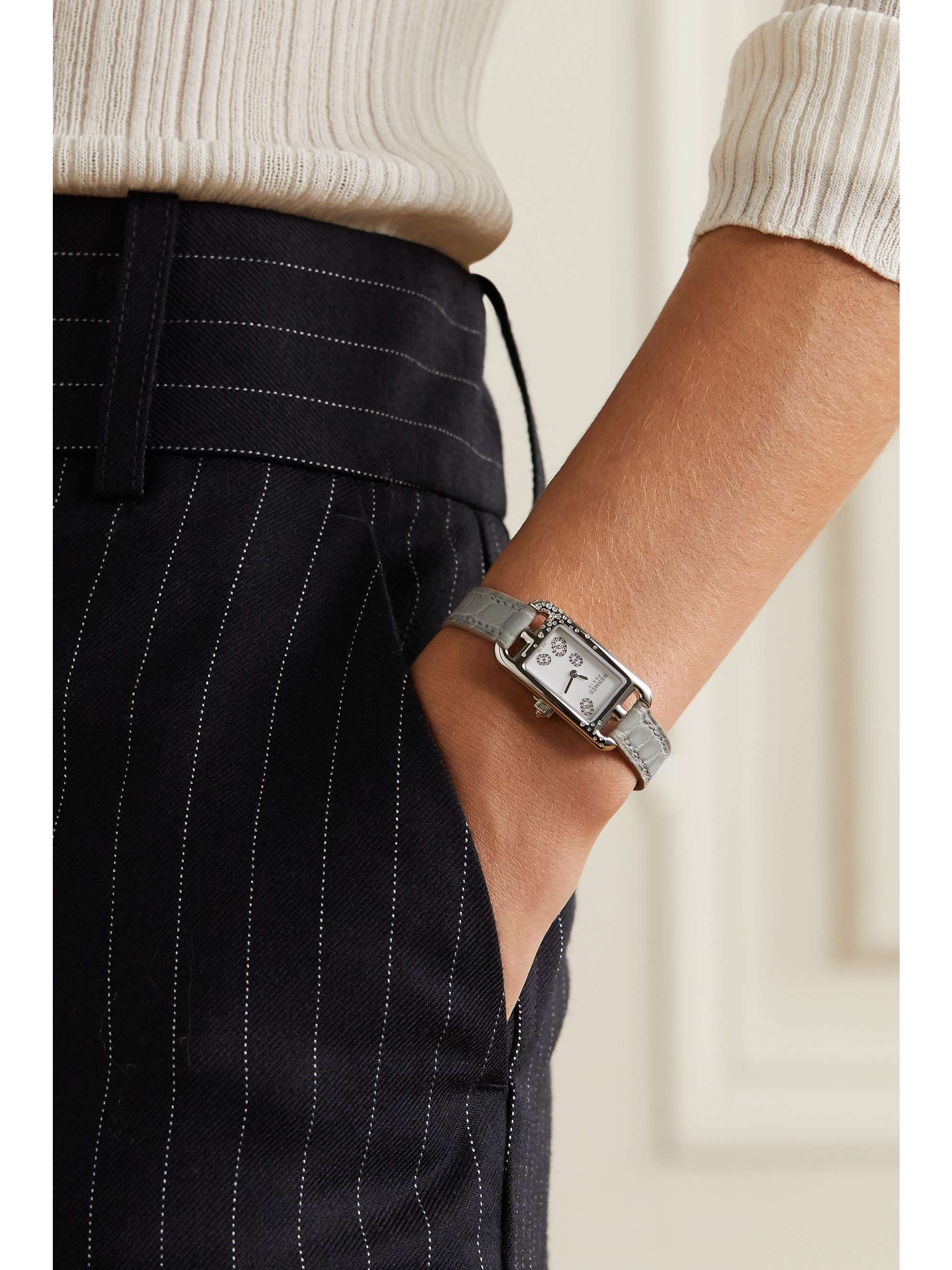 HERMÈS TIMEPIECES Montre en acier inoxydable et diamants à bracelet en alligator Nantucket Very Small 17 mm