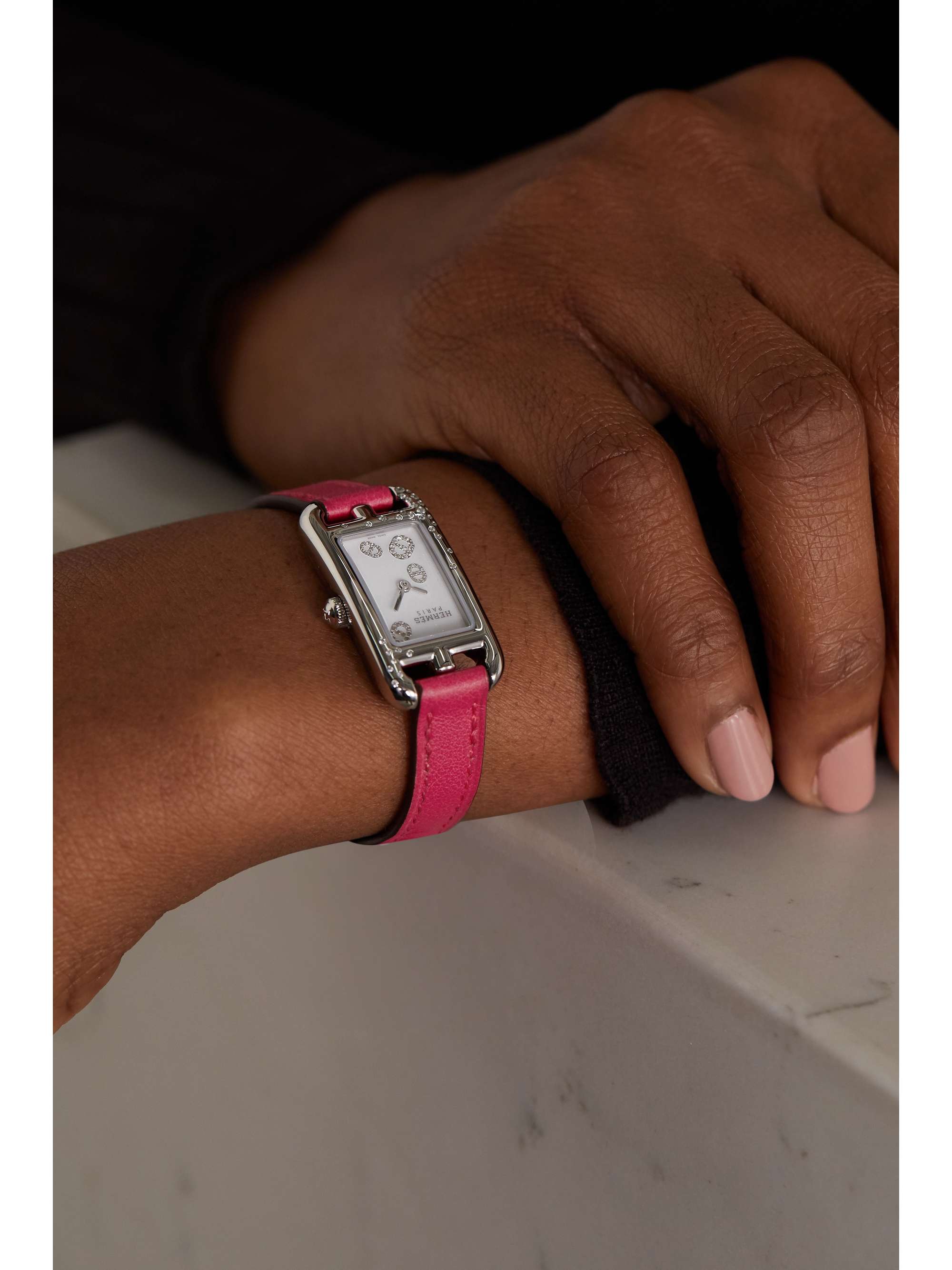 HERMÈS TIMEPIECES Nantucket 29 毫米钻石精钢小号腕表（皮革表带）