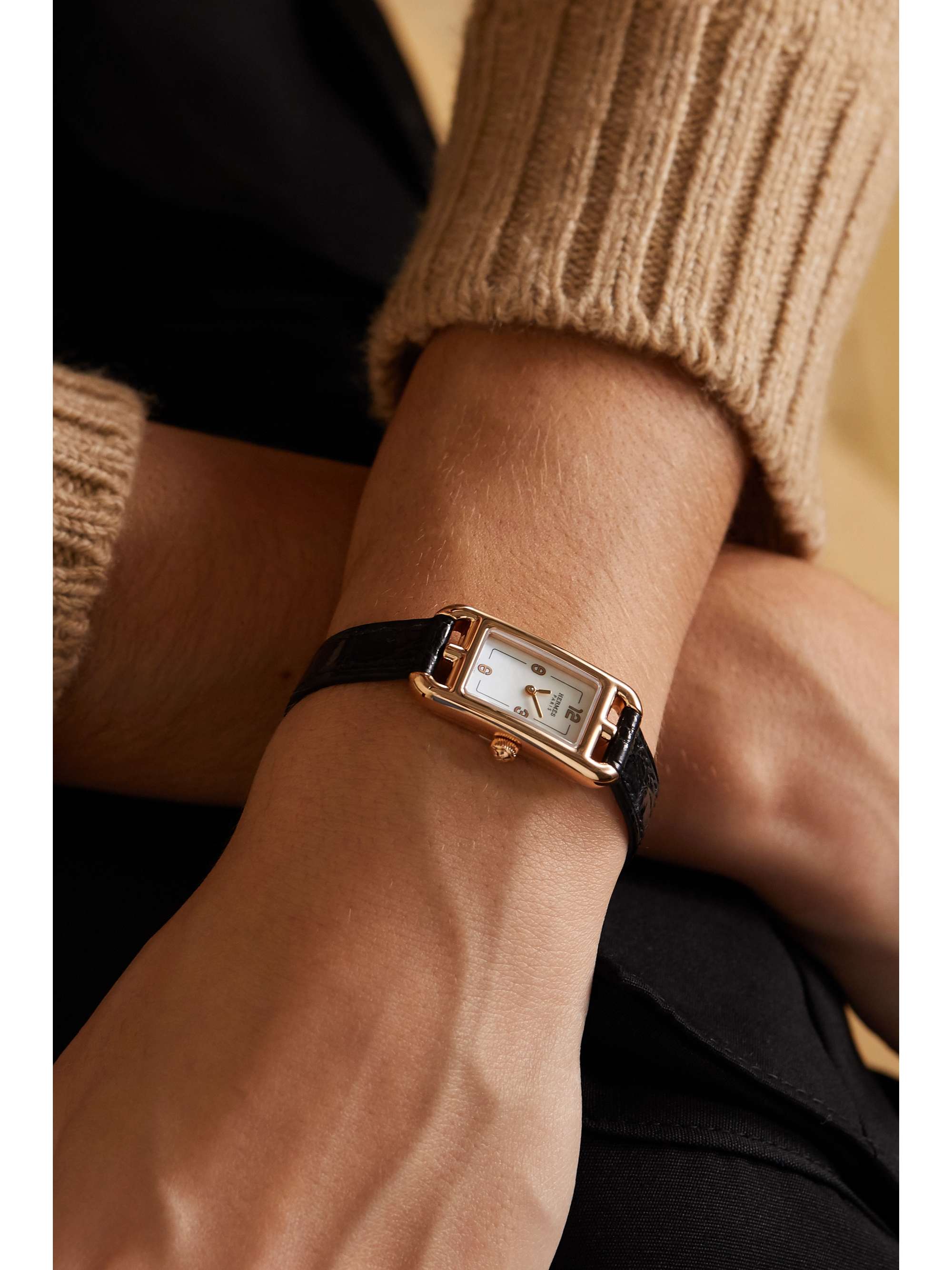 HERMÈS TIMEPIECES Nantucket 17 毫米 18K 玫瑰金珍珠母超小号腕表（短吻鳄鱼皮表带）