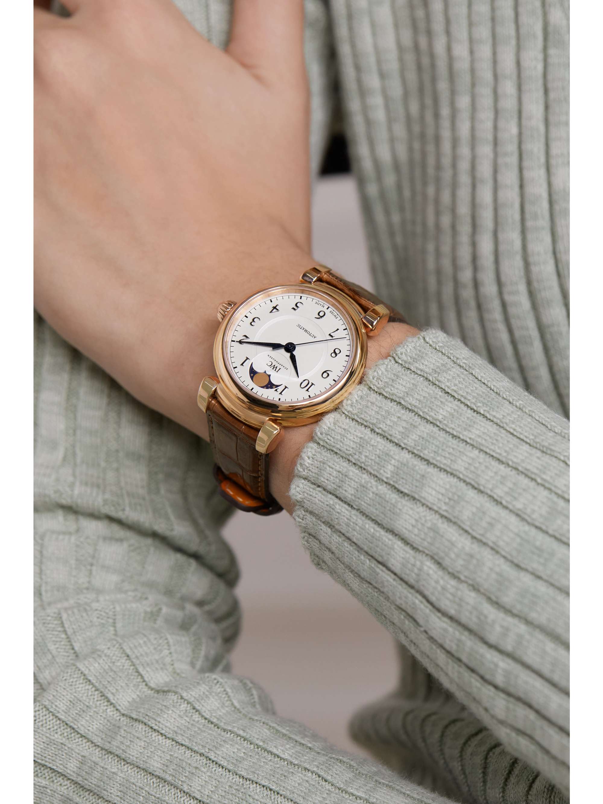 IWC SCHAFFHAUSEN Da Vinci Automatic Moon Phase 36mm 18-karat red gold and alligator watch