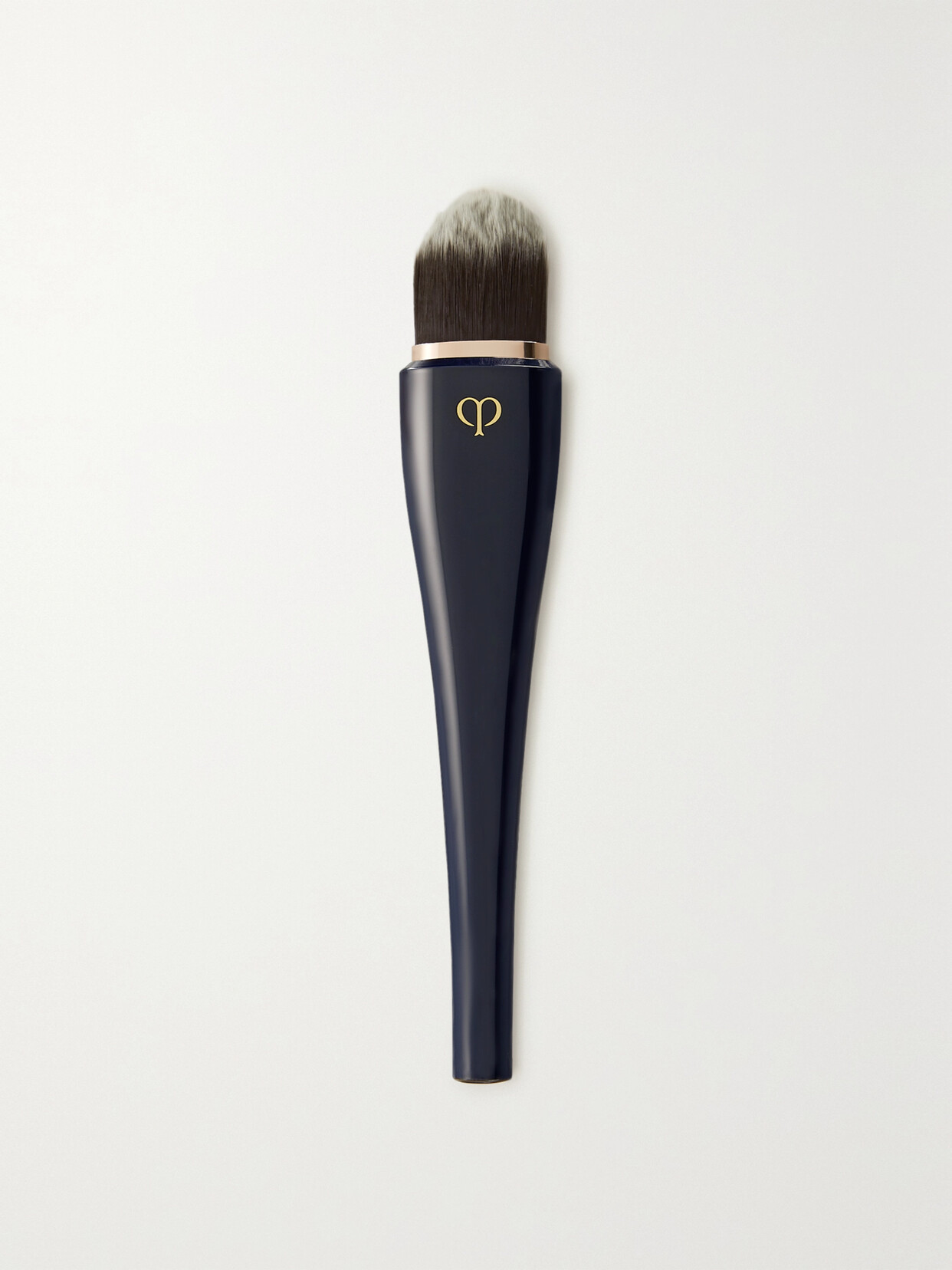 Clé De Peau Beauté Cle De Peau Beaute Light Coverage Foundation Brush In Neutral