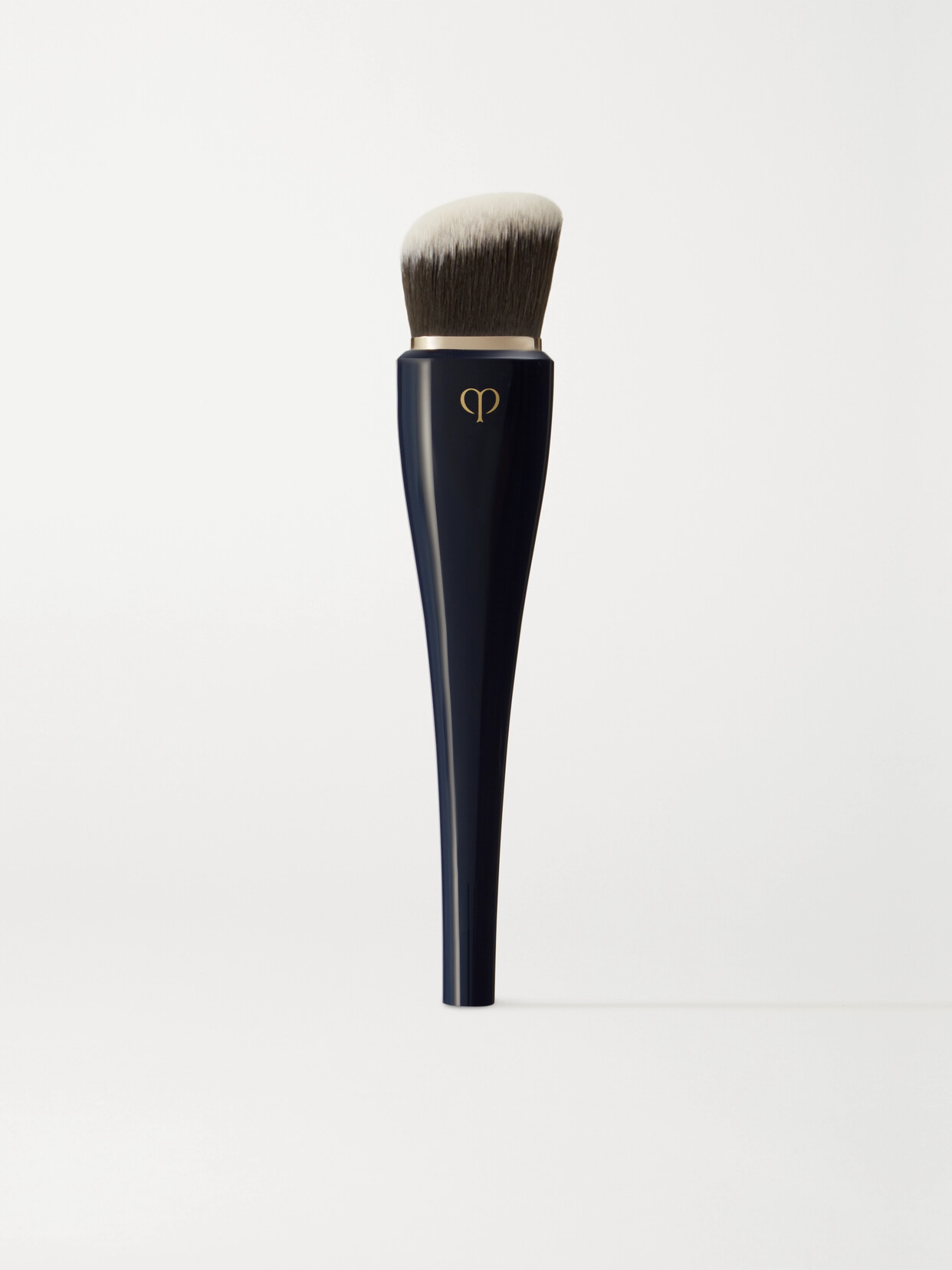 Clé De Peau Beauté Cle De Peau Beaute High Coverage Foundation Brush In Neutral