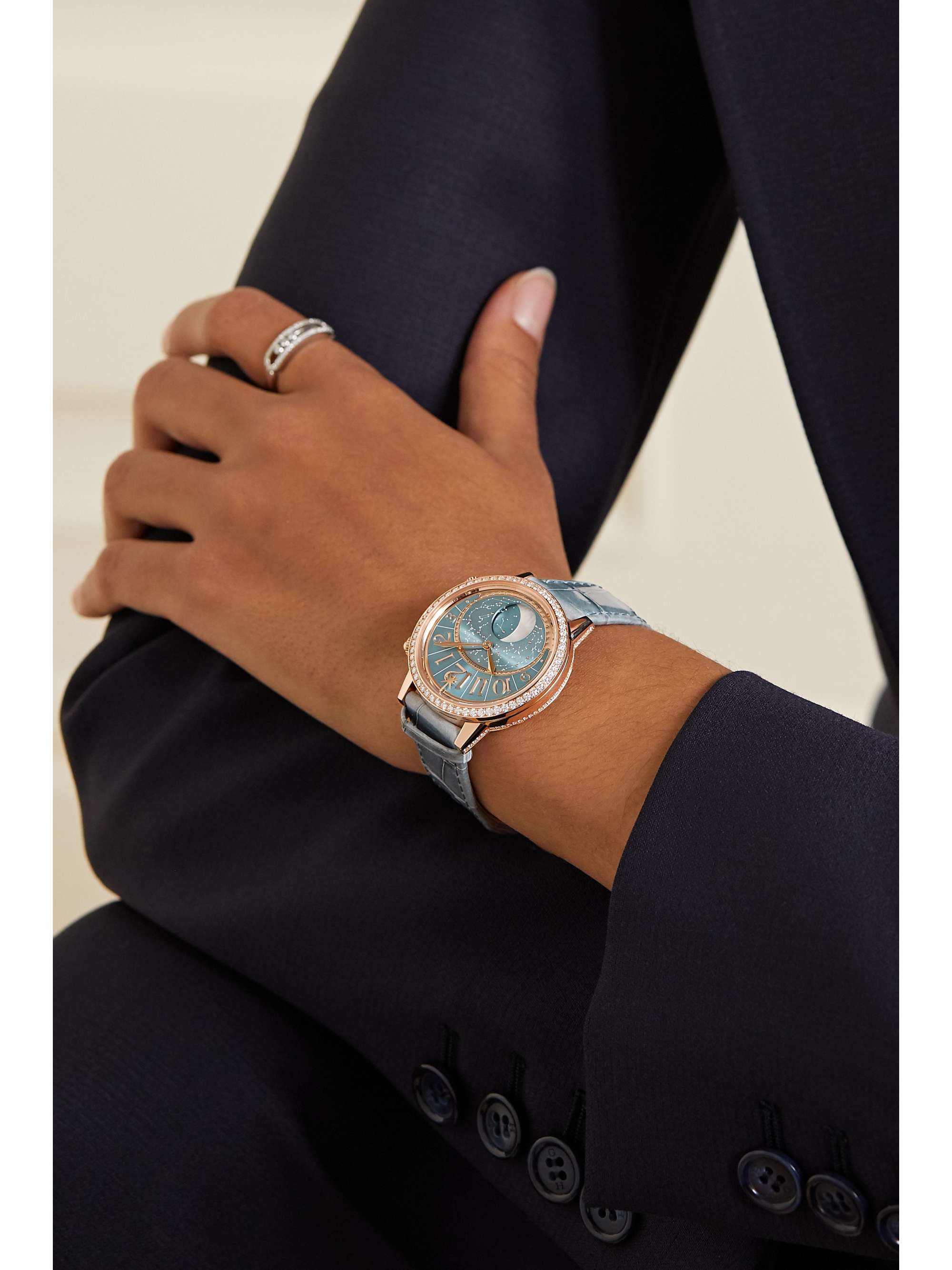 JAEGER LECOULTRE Montre en or rose 18 carats (750/1000) et diamants à bracelet en alligator Rendez-Vous Moon Serenity Automatique 36 mm