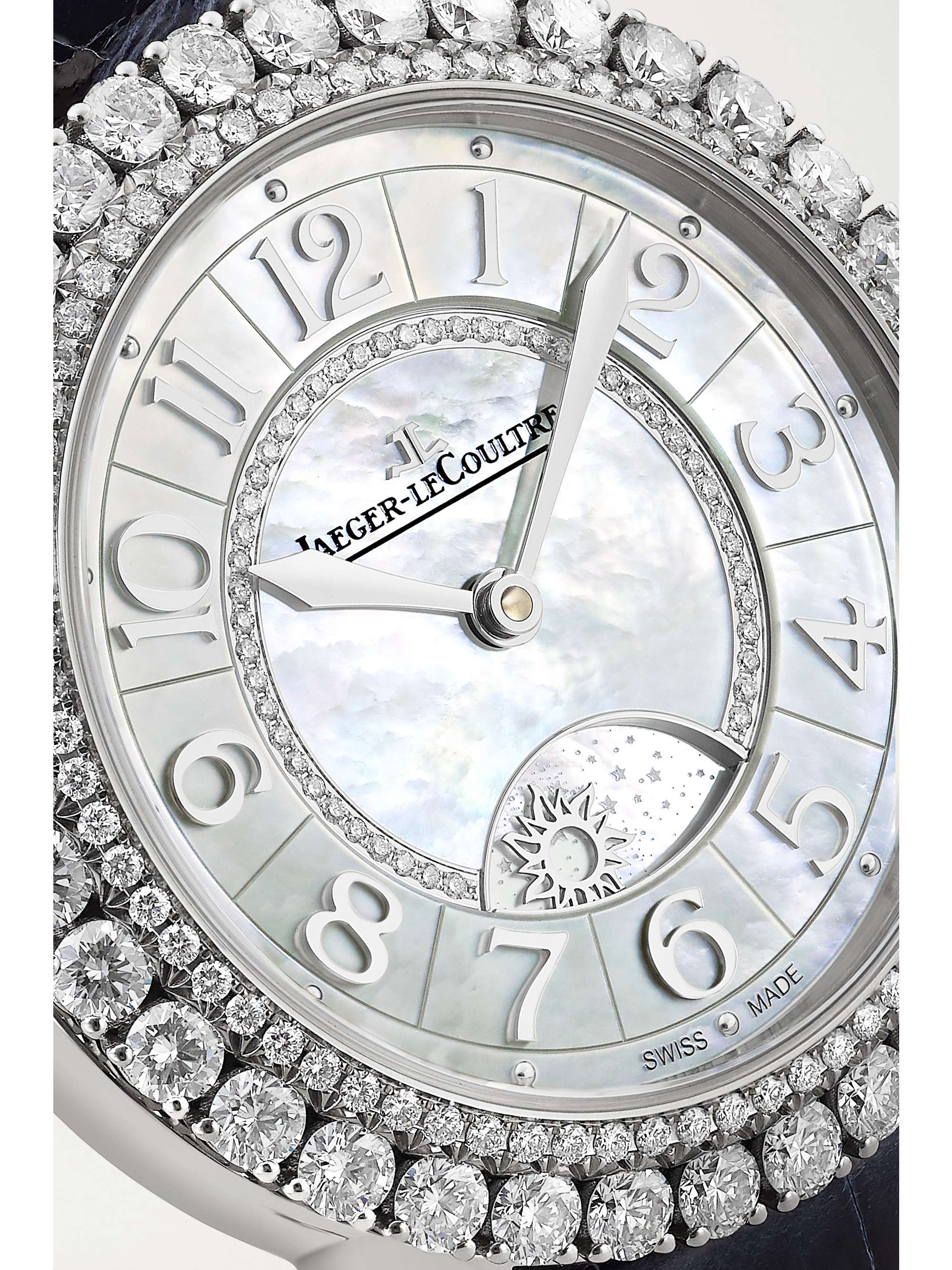 JAEGER LECOULTRE Rendez-Vous Night & Day Automatic 36 mm Uhr aus 18 Karat Weißgold mit Perlmutt, Diamanten und Alligatorlederarmband