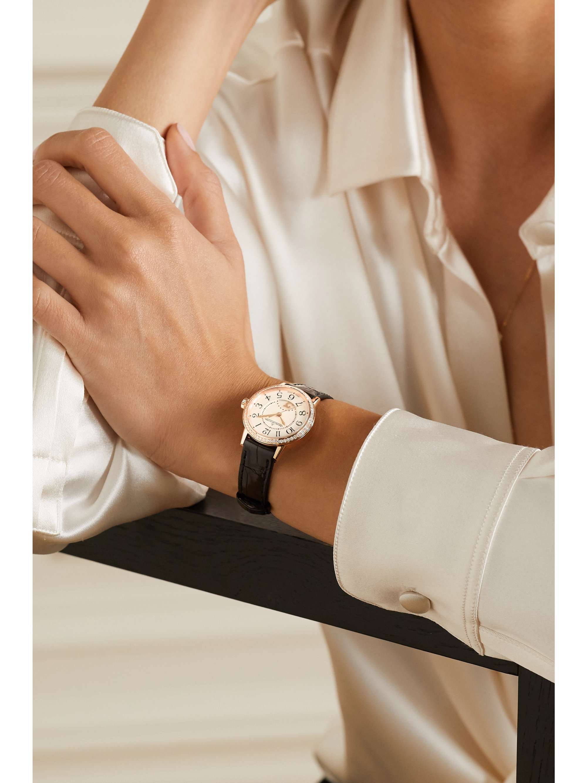 JAEGER LECOULTRE Rendez-Vous Night & Day Automatic Moon-Phase 29 毫米玫瑰金钻石小号腕表（短吻鳄鱼皮表带）