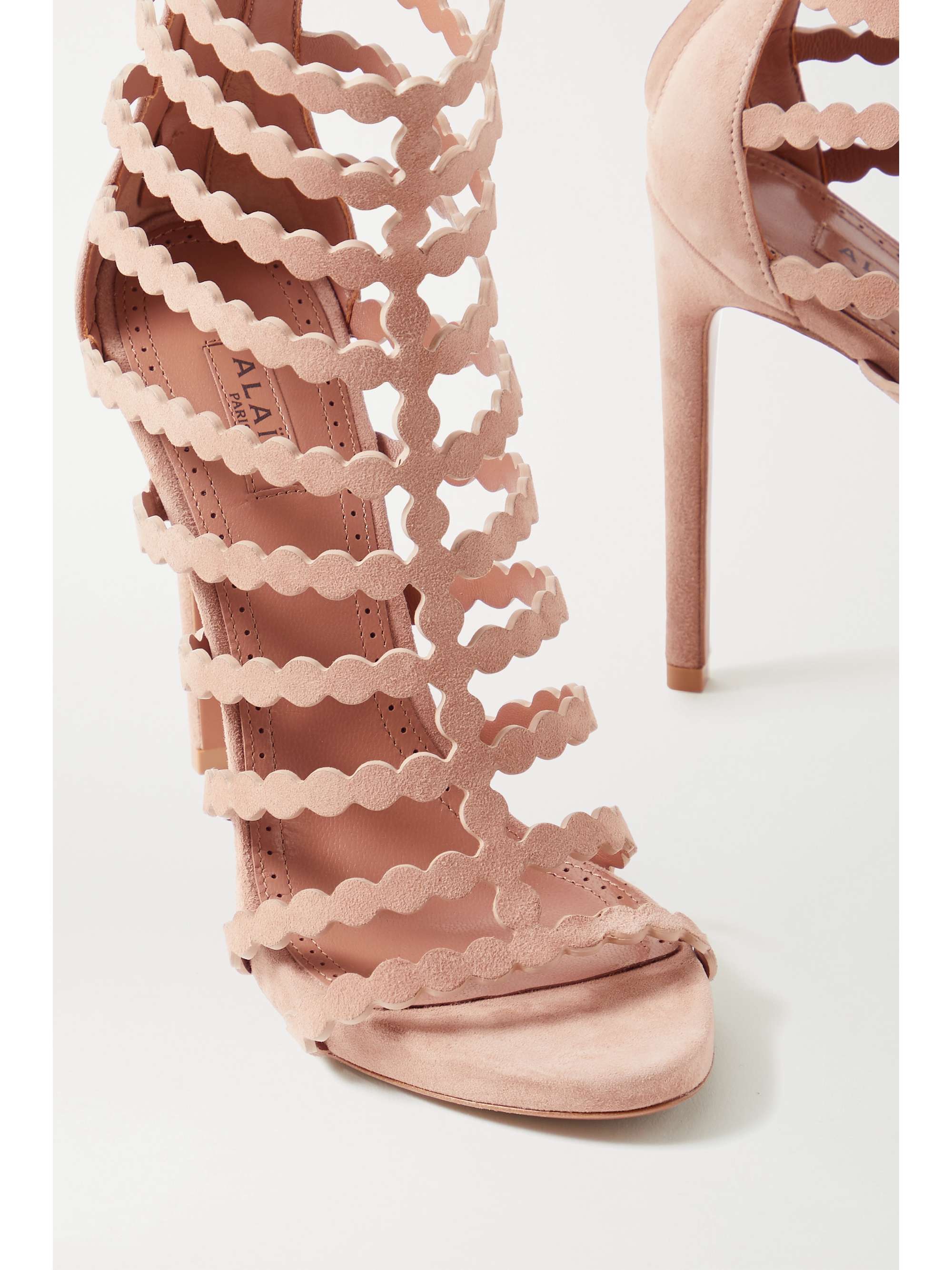 ALAÏA Sandales en cuir verni découpé au laser Editions 115