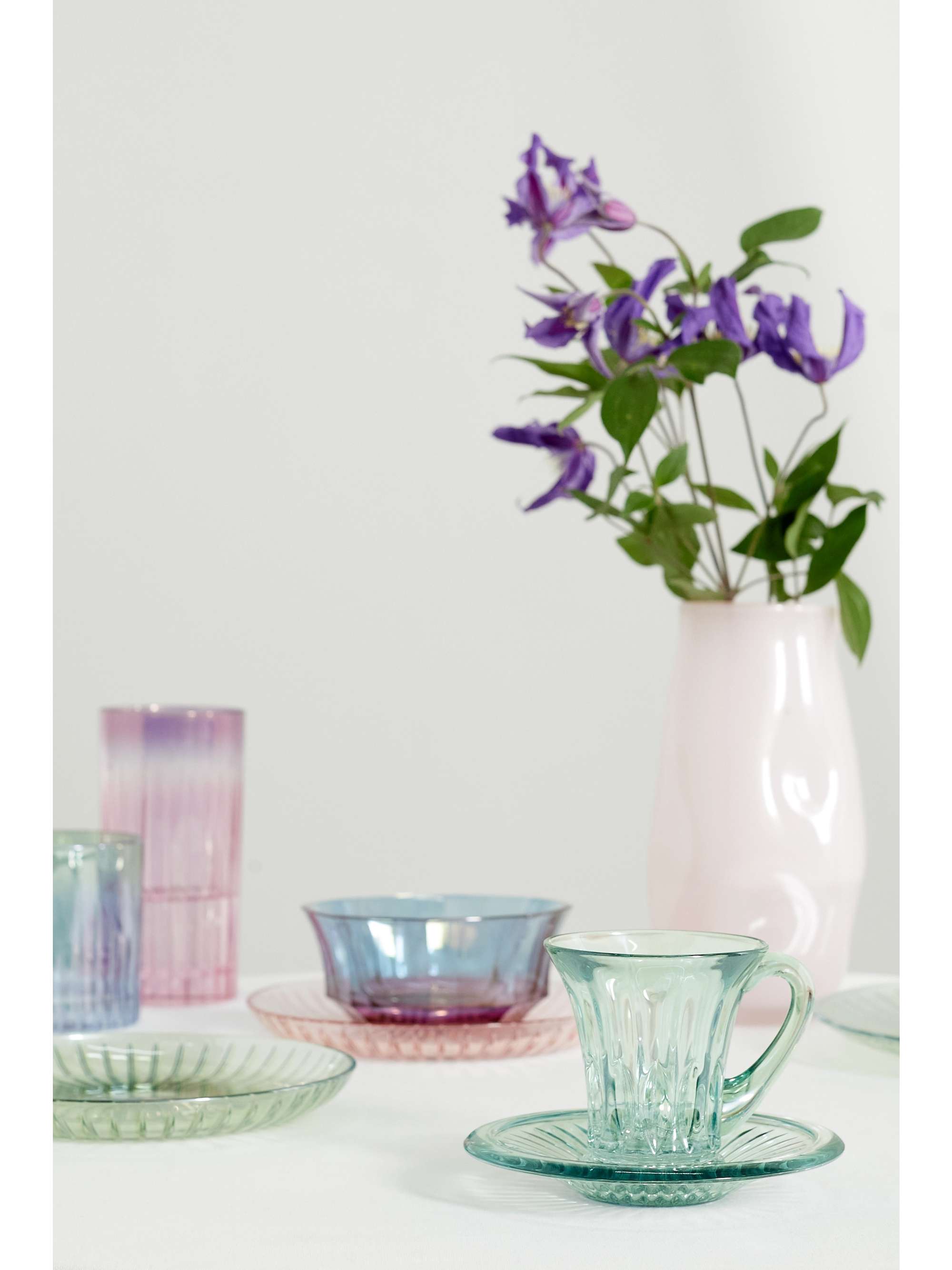 LUISA BECCARIA Set of two iridescent glass tea cups and saucers