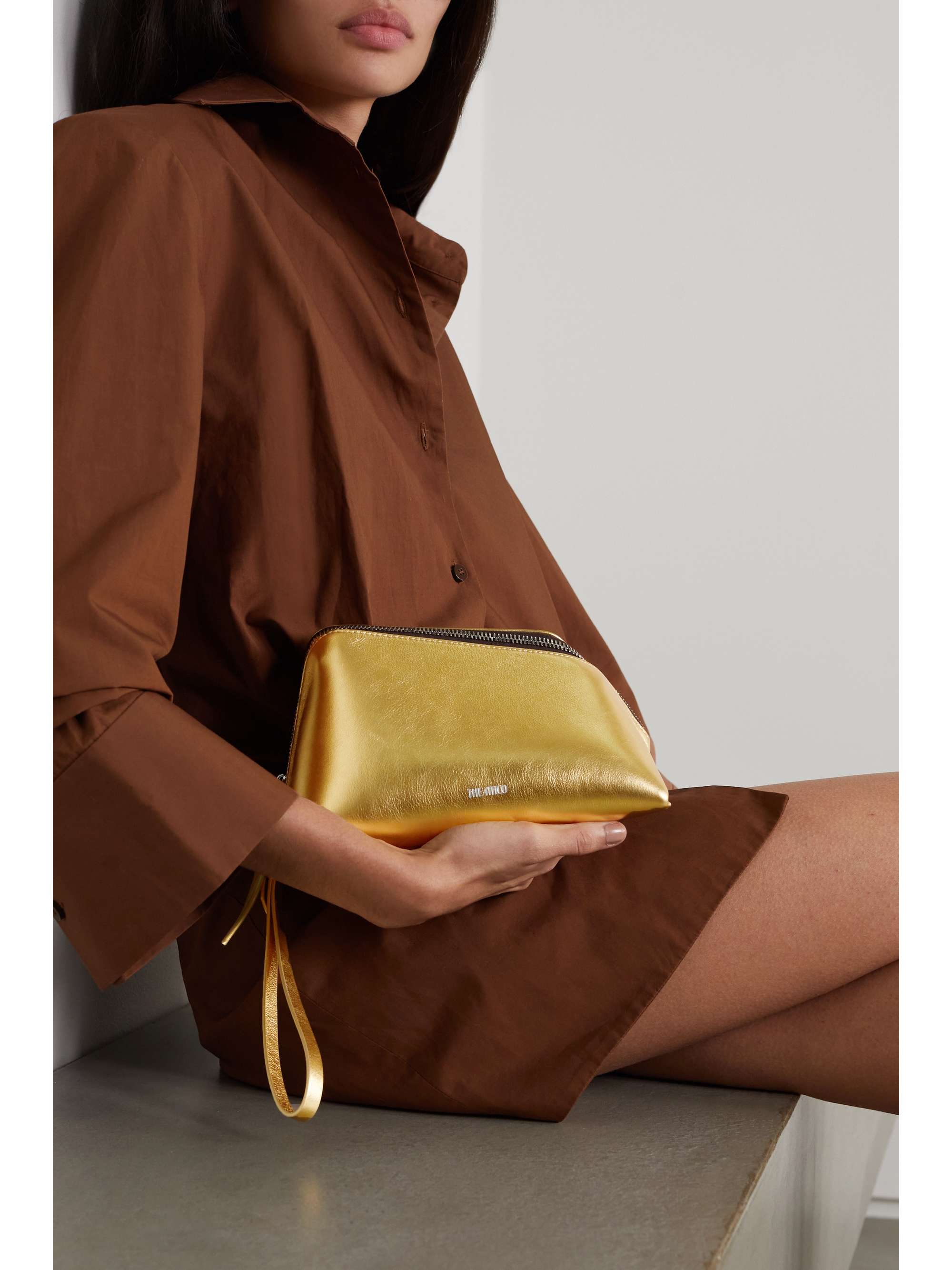 THE ATTICO Saturday Clutch aus Leder mit Glitter-Finish
