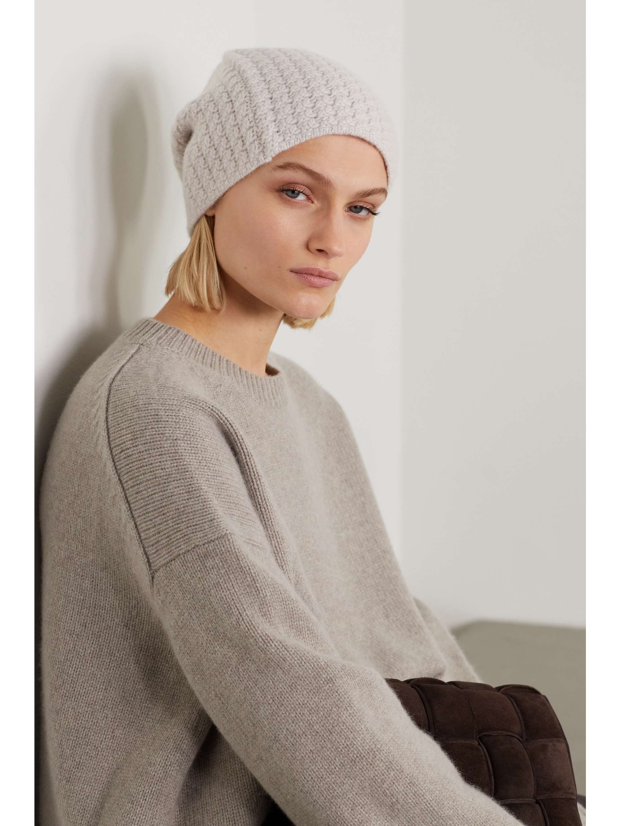 Off-white Ribbed cashmere beanie 
