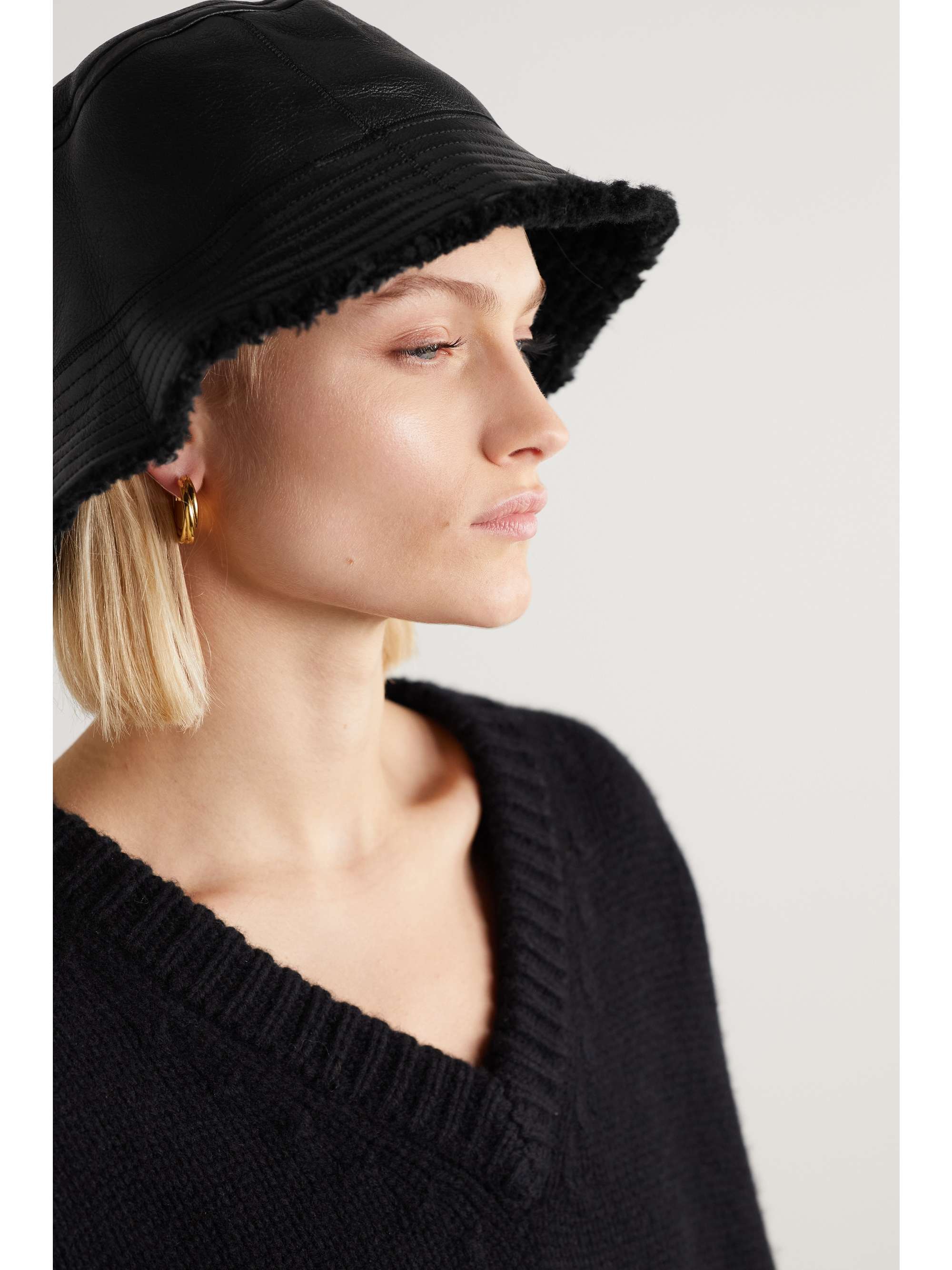 Black Reversible shearling bucket hat 