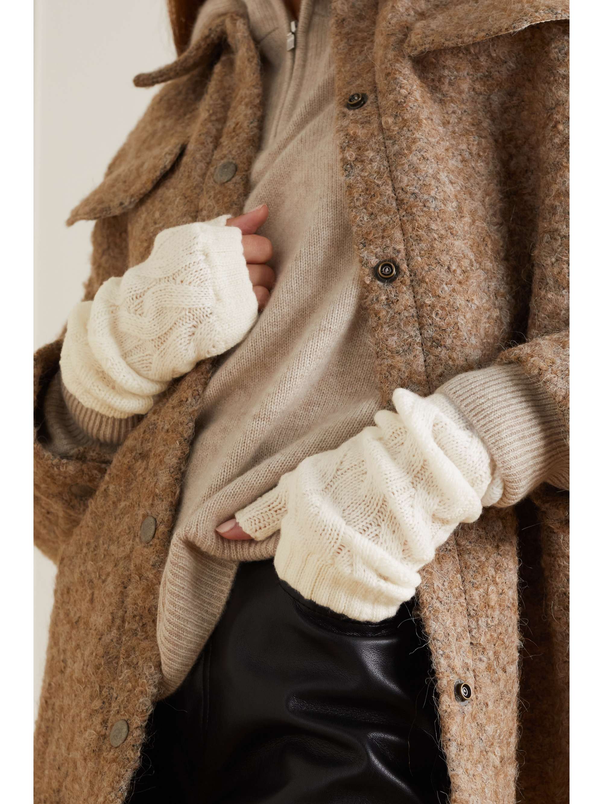 JOHNSTONS OF ELGIN + NET SUSTAIN cable-knit cashmere wrist warmer