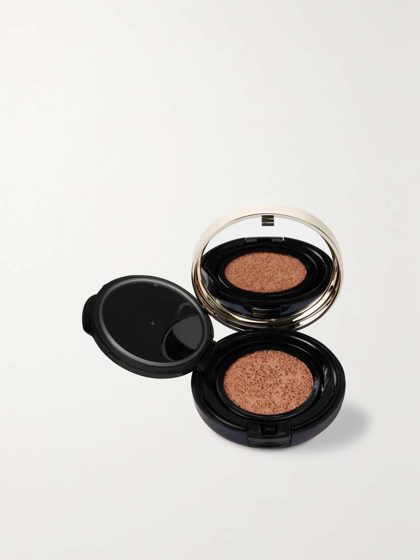 CLÉ DE PEAU BEAUTÉ Radiant Cushion Foundation - Medium Ochre O30