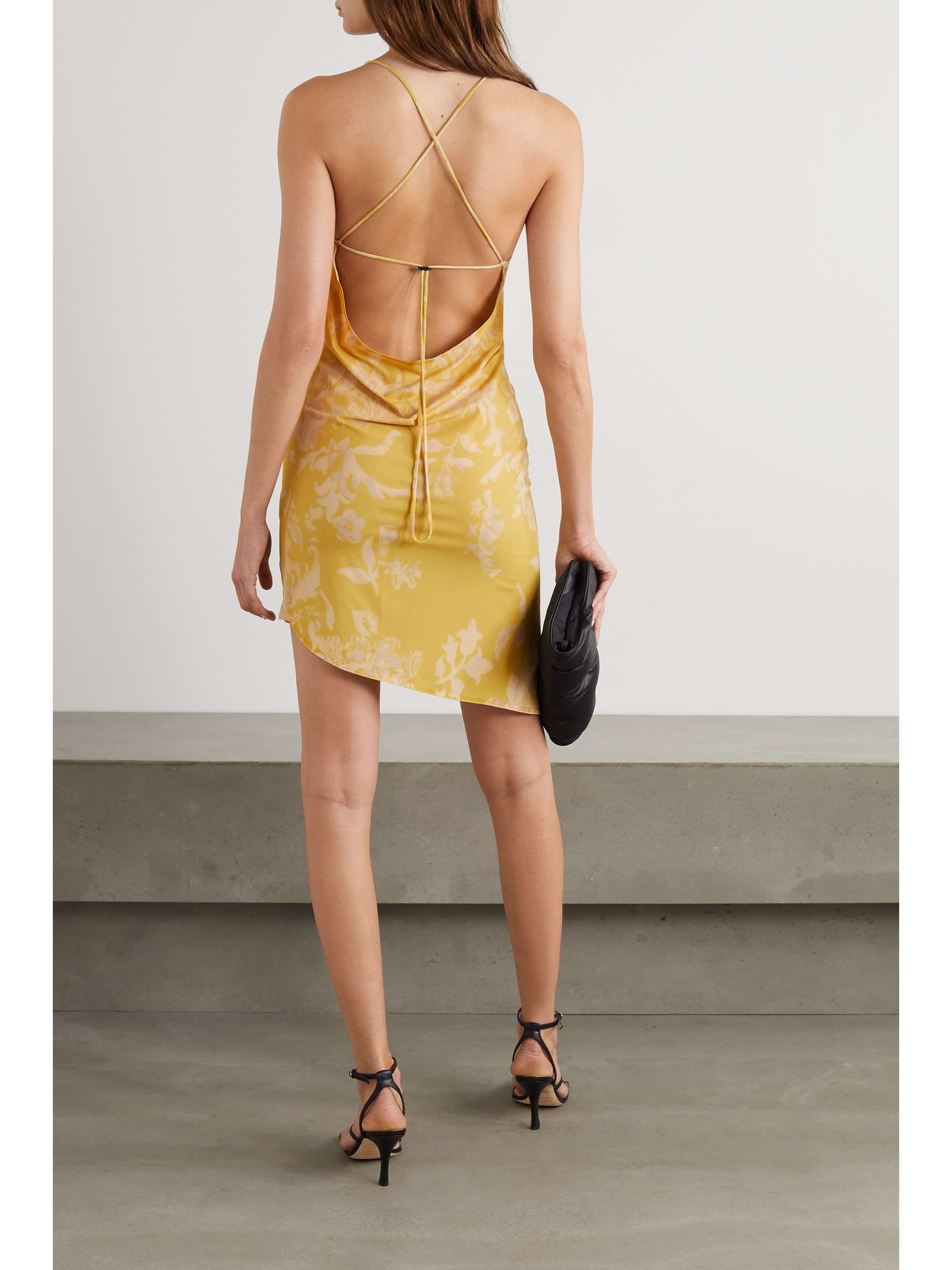 FASHION FORMS Voluptuous U-Plunge self-adhesive backless strapless