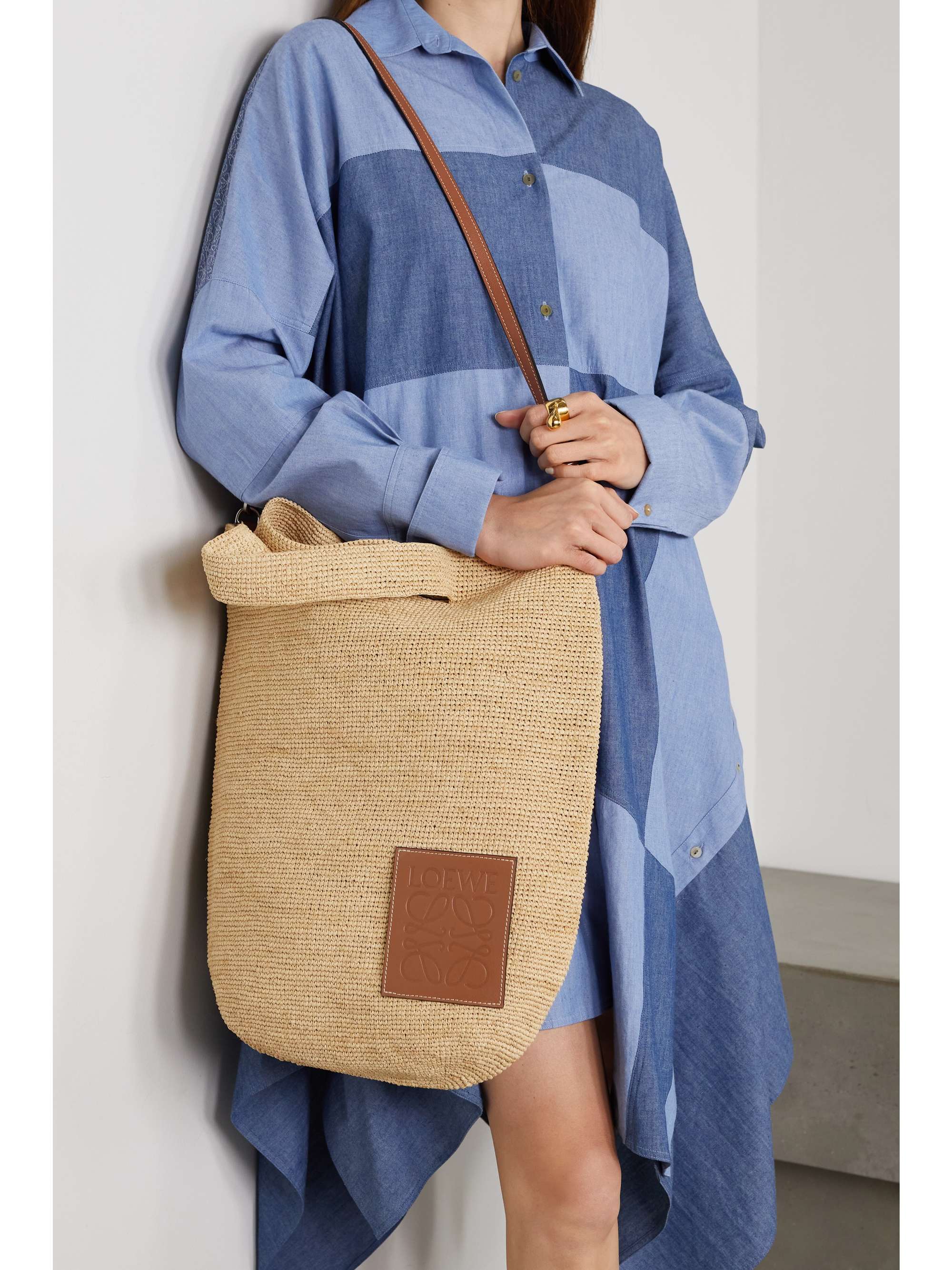 Túi tote đi biển tốt nhất 'Slit' của Loewe x Paula's Ibiza