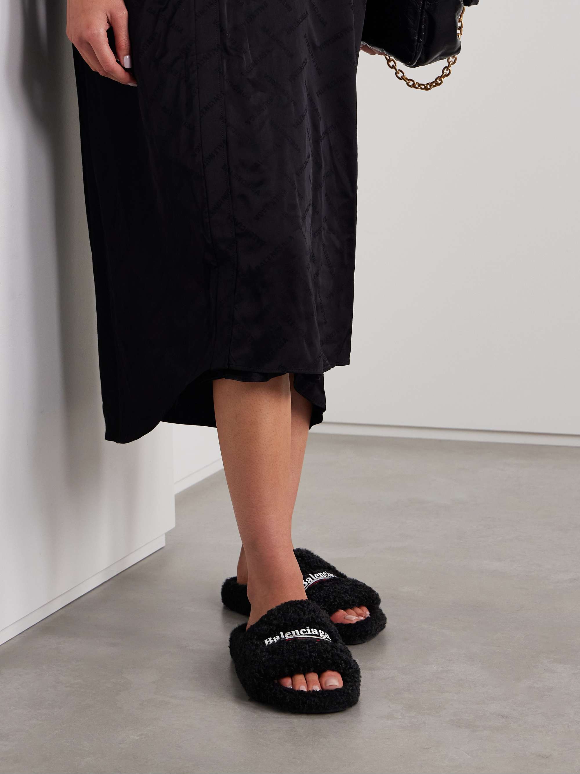 します 新品 BALENCIAGA FURRY SLIDE サンダル モデル