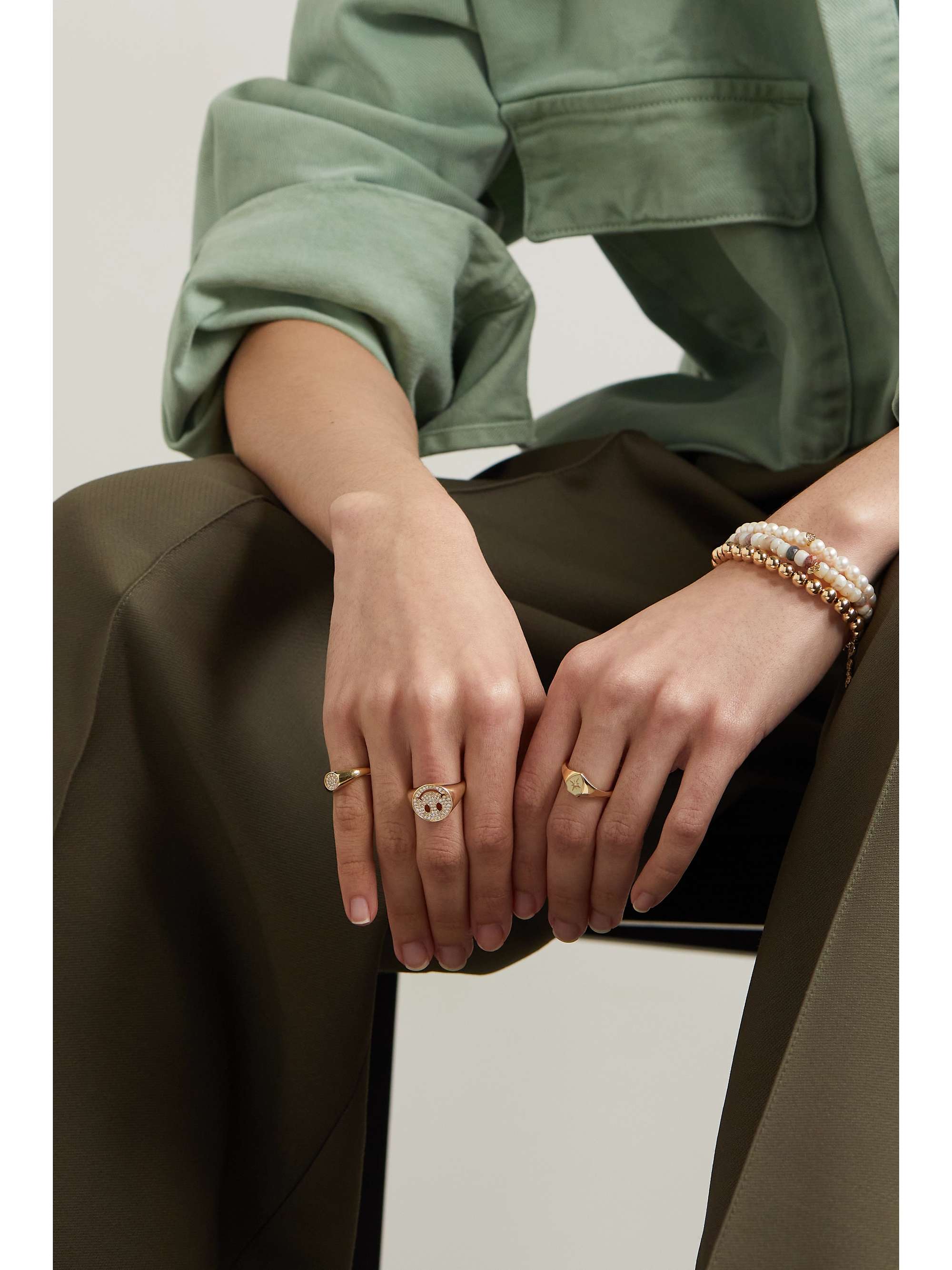 SYDNEY EVAN Happy Face Ring aus 14 Karat Gold mit Diamanten