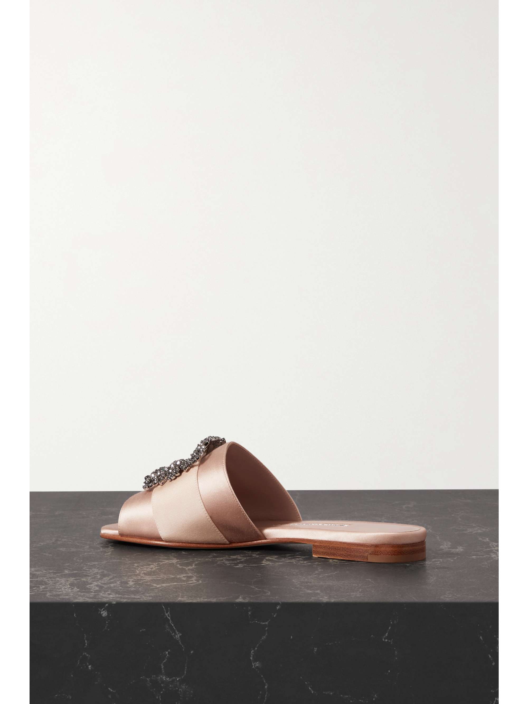MANOLO BLAHNIK Martamod Pantoletten aus Satin und Ripsband mit Verzierung