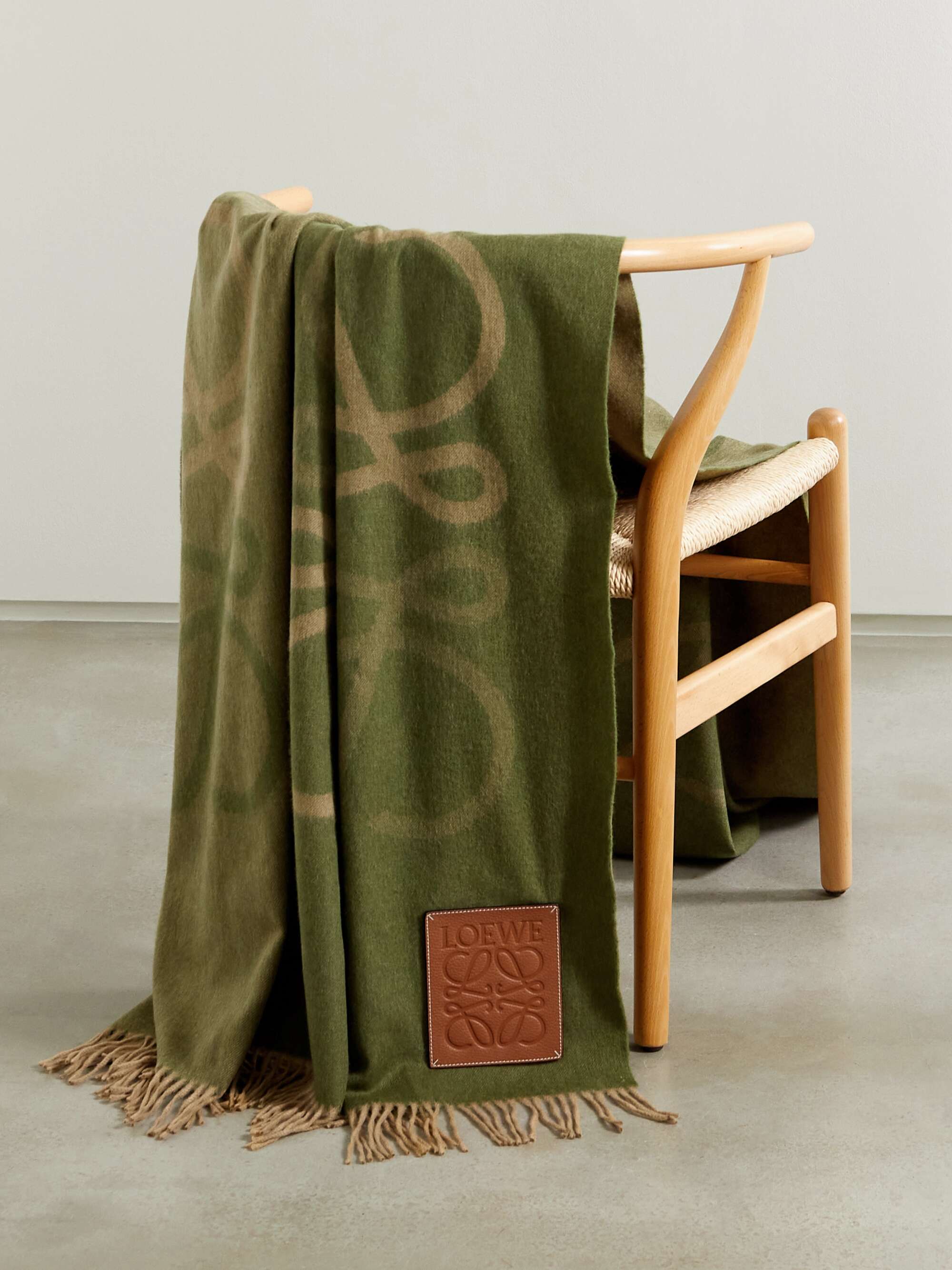 ロエベ 細い方用 グレーっぽい焦げ茶色 ラム革 フード付きベスト