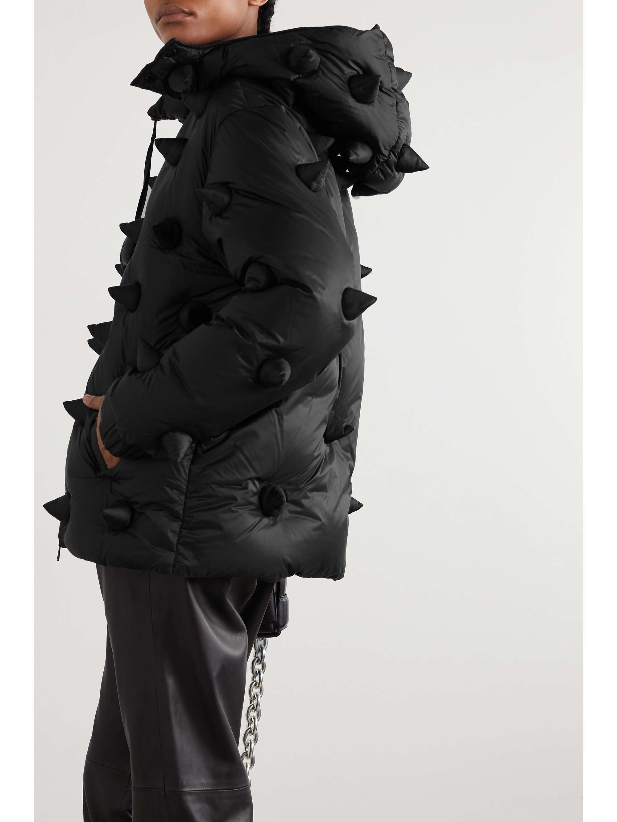 MONCLER GENIUS x 1 JW Anderson “Hatfield” 锥形坠饰绗缝软壳面料连帽羽绒外套