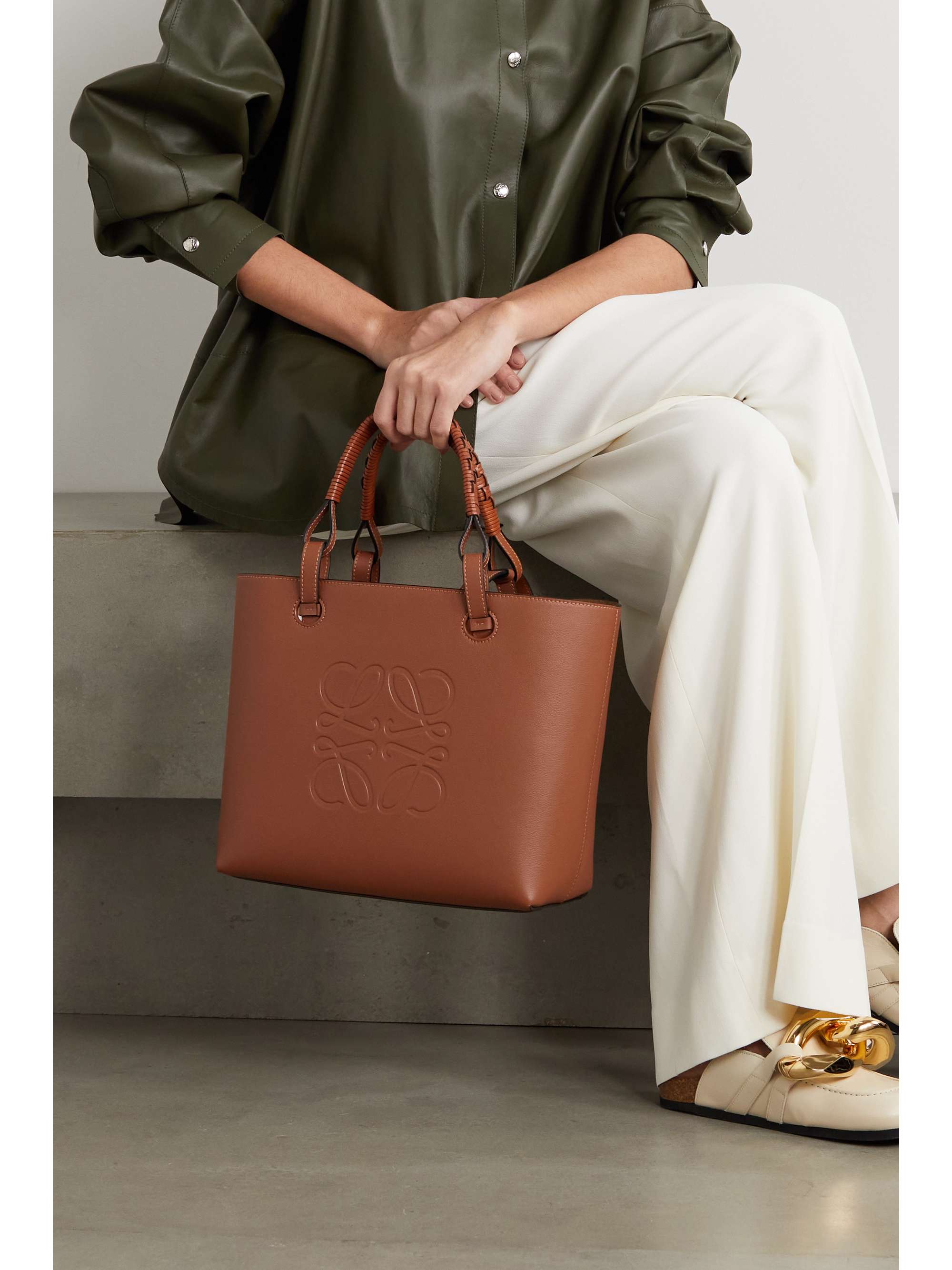 Small Anagram Tote bag in classic calfskin Tan - LOEWE