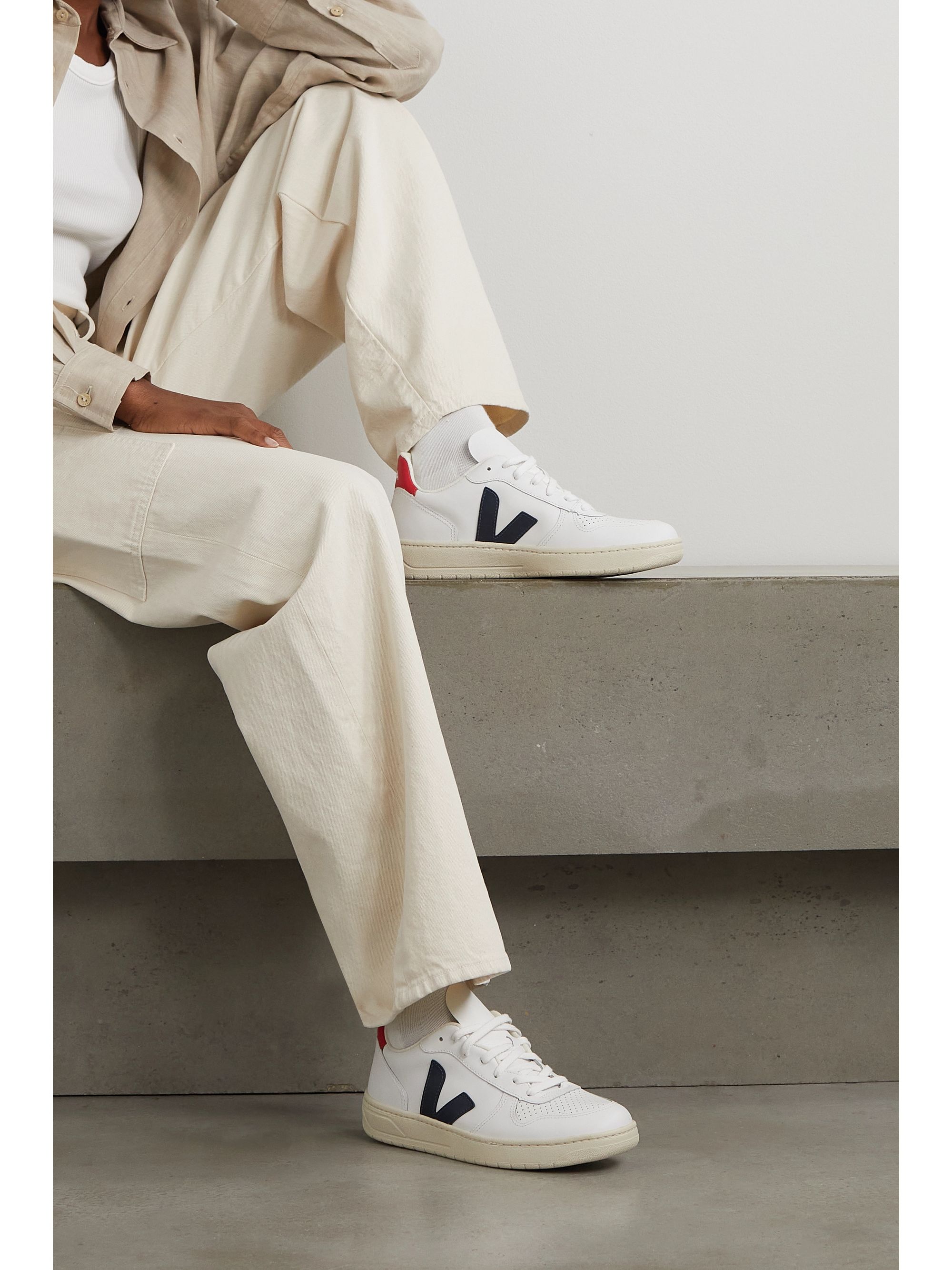 veja daisy sneakers