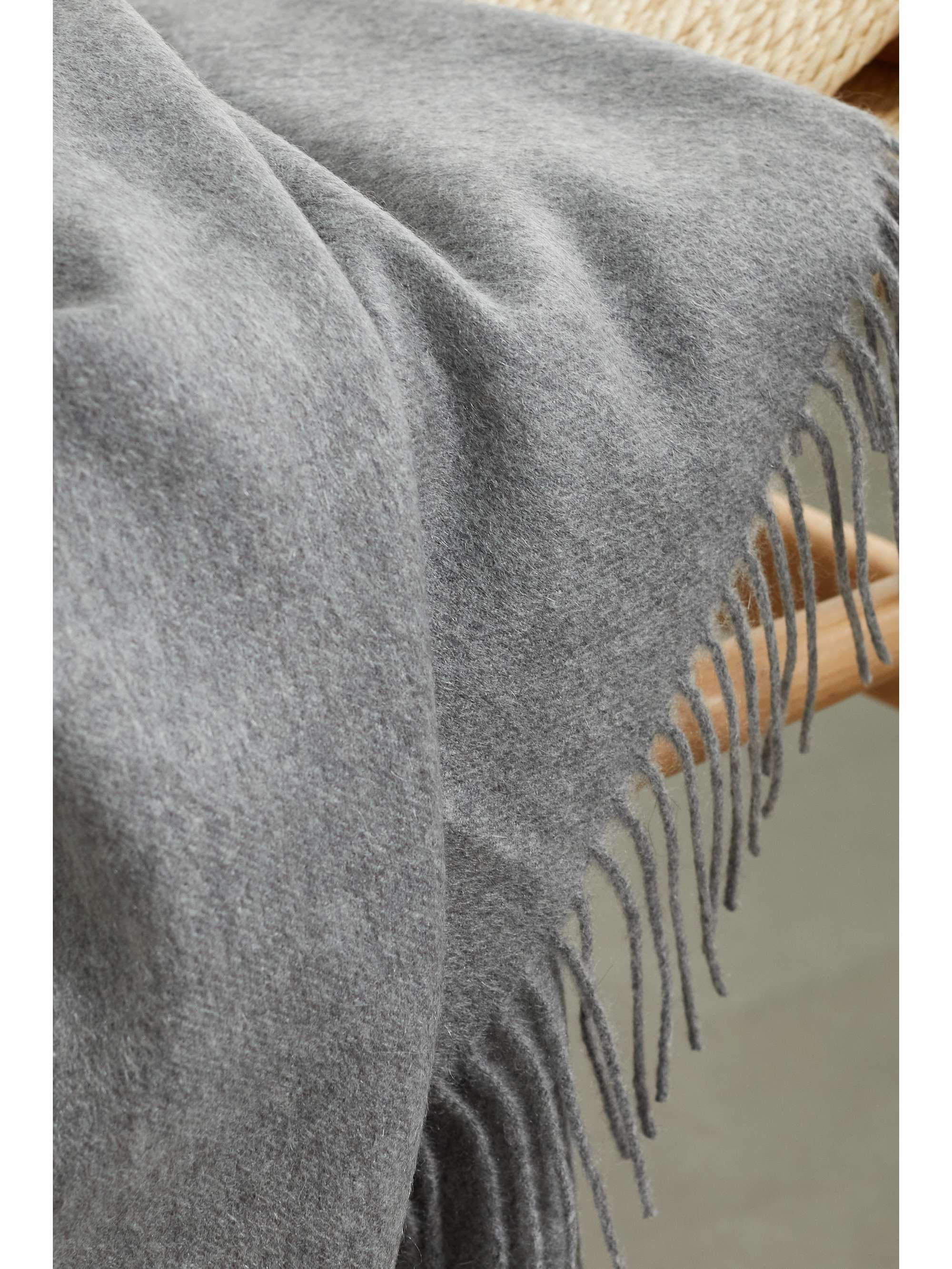 Gray Fringed cashmere throw | JOHNSTONS 