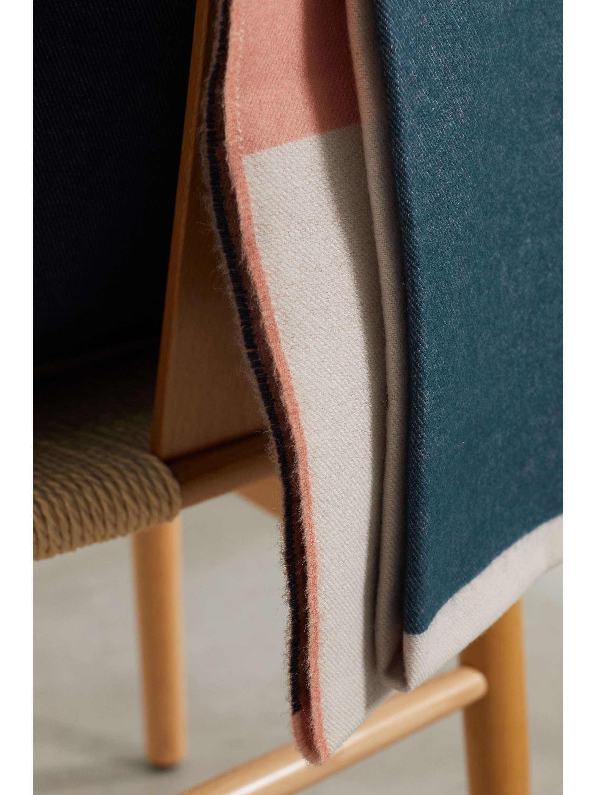 JOHNSTONS OF ELGIN Color-block merino wool throw