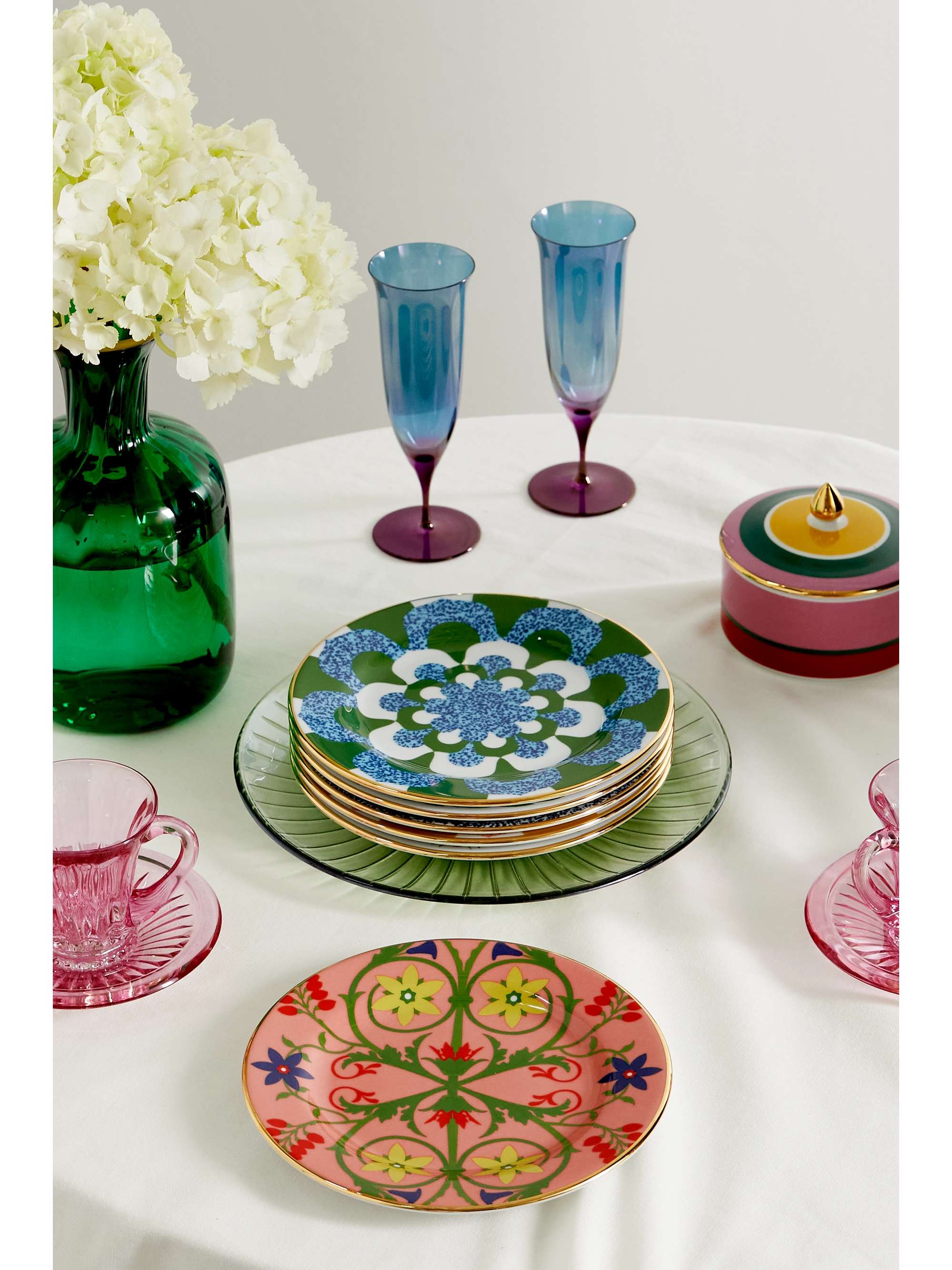 Set of six 20cm gold-plated porcelain dessert plates