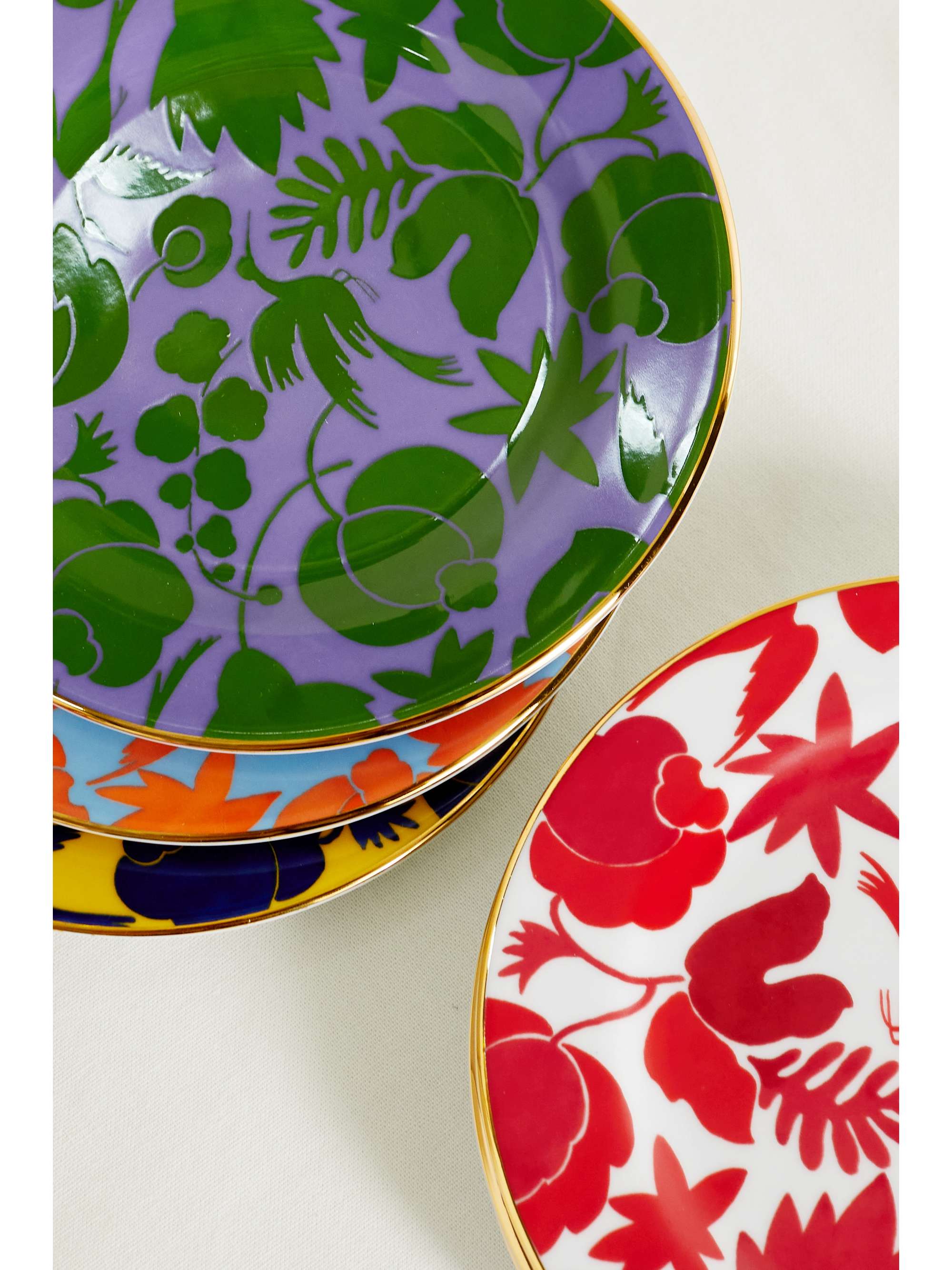 Set of six gold-plated porcelain dessert plates