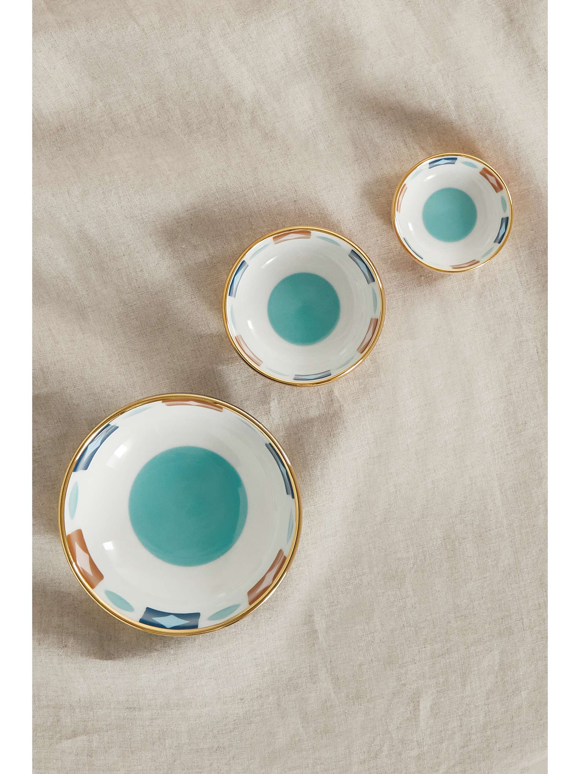 Set of three gold-plated porcelain nesting bowls