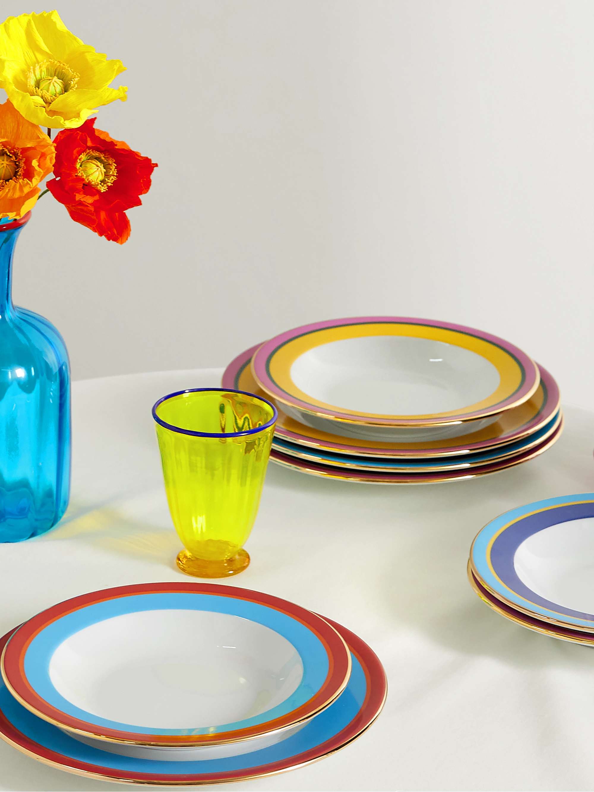 Set of Eight Dinner Plates & Eight Bowls Set of Eight Dinner Plates & Eight Bowls
