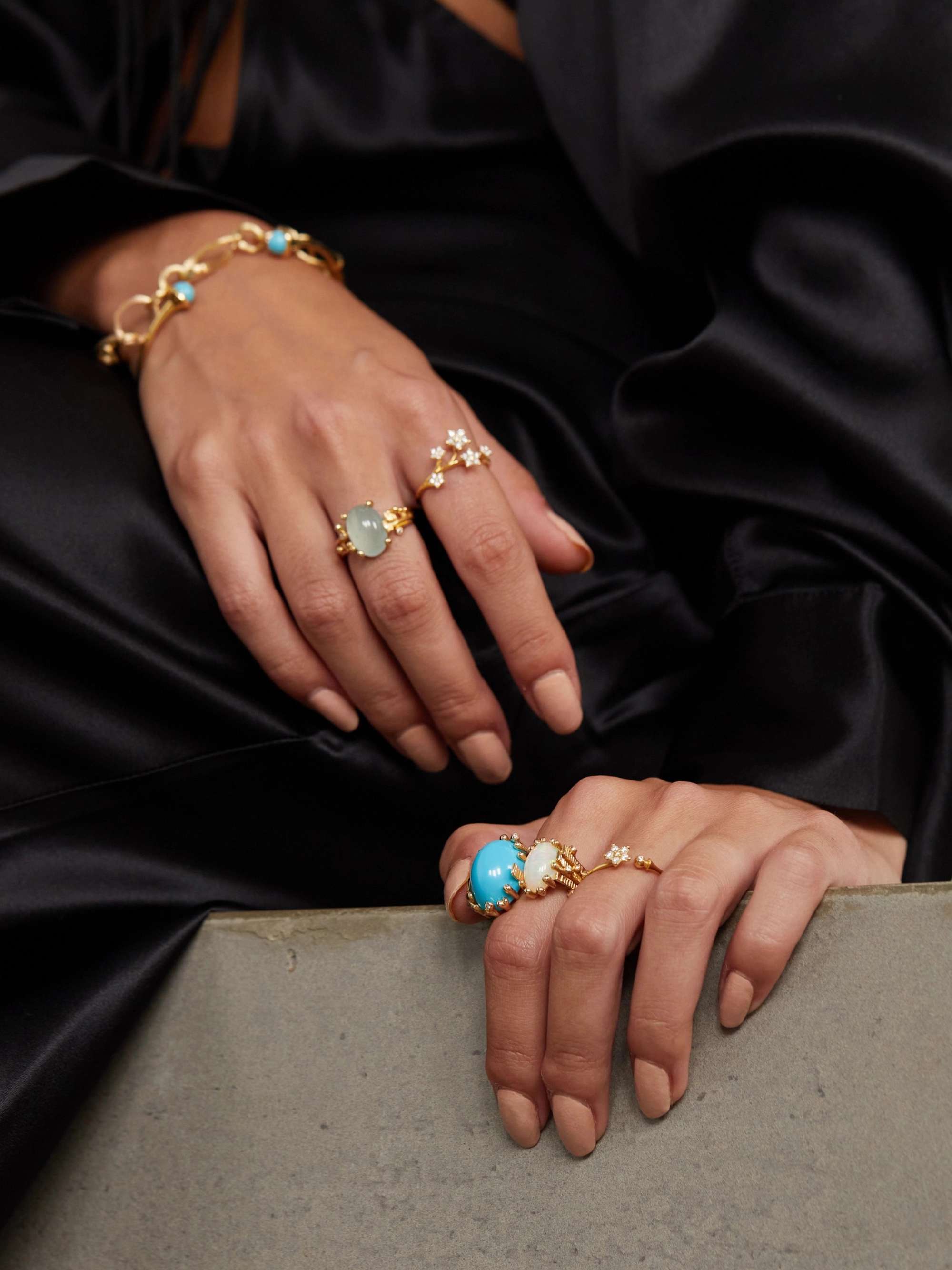 OLE LYNGGAARD COPENHAGEN BoHo Ring aus 18 Karat Gold mit mehreren Steinen