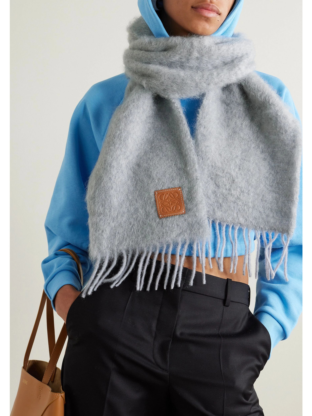 Loewe Womens Light Grey Logo-patch Fringed Cashmere Scarf In Gray
