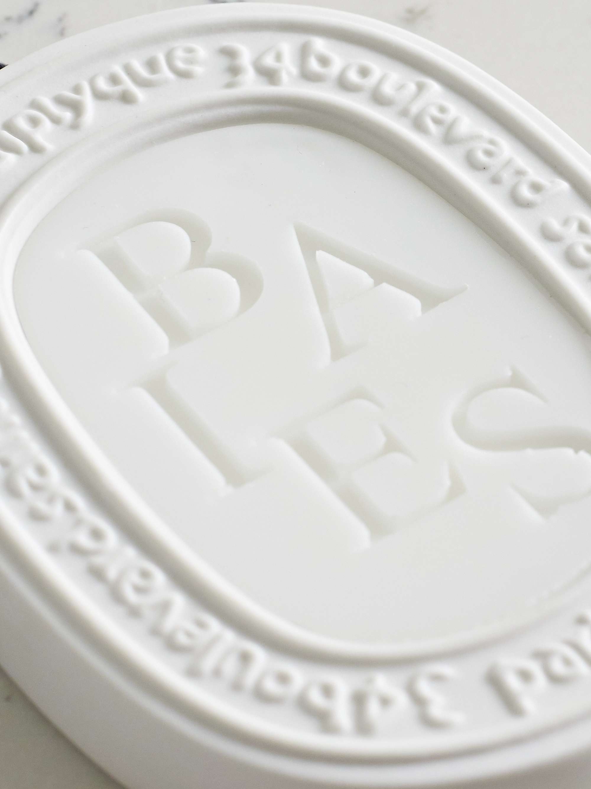 DIPTYQUE Scented Oval - Baies, 35g