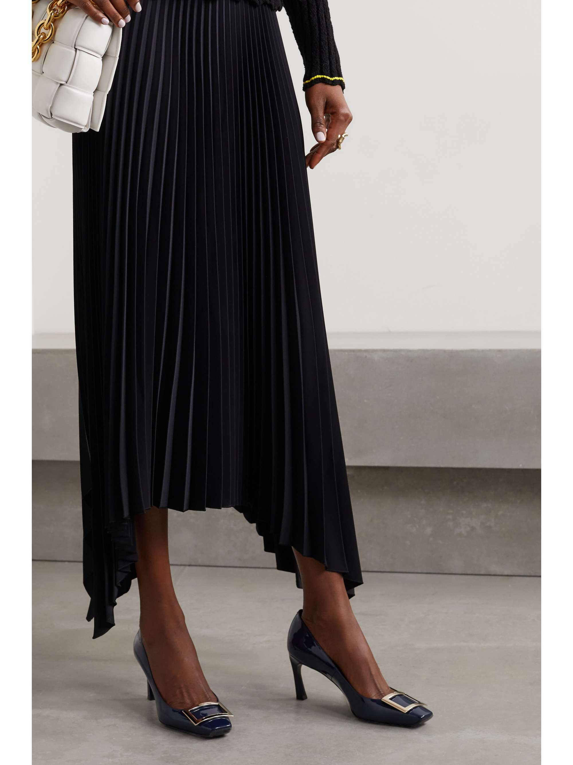 ROGER VIVIER Belle Vivier Trompette patent-leather pumps