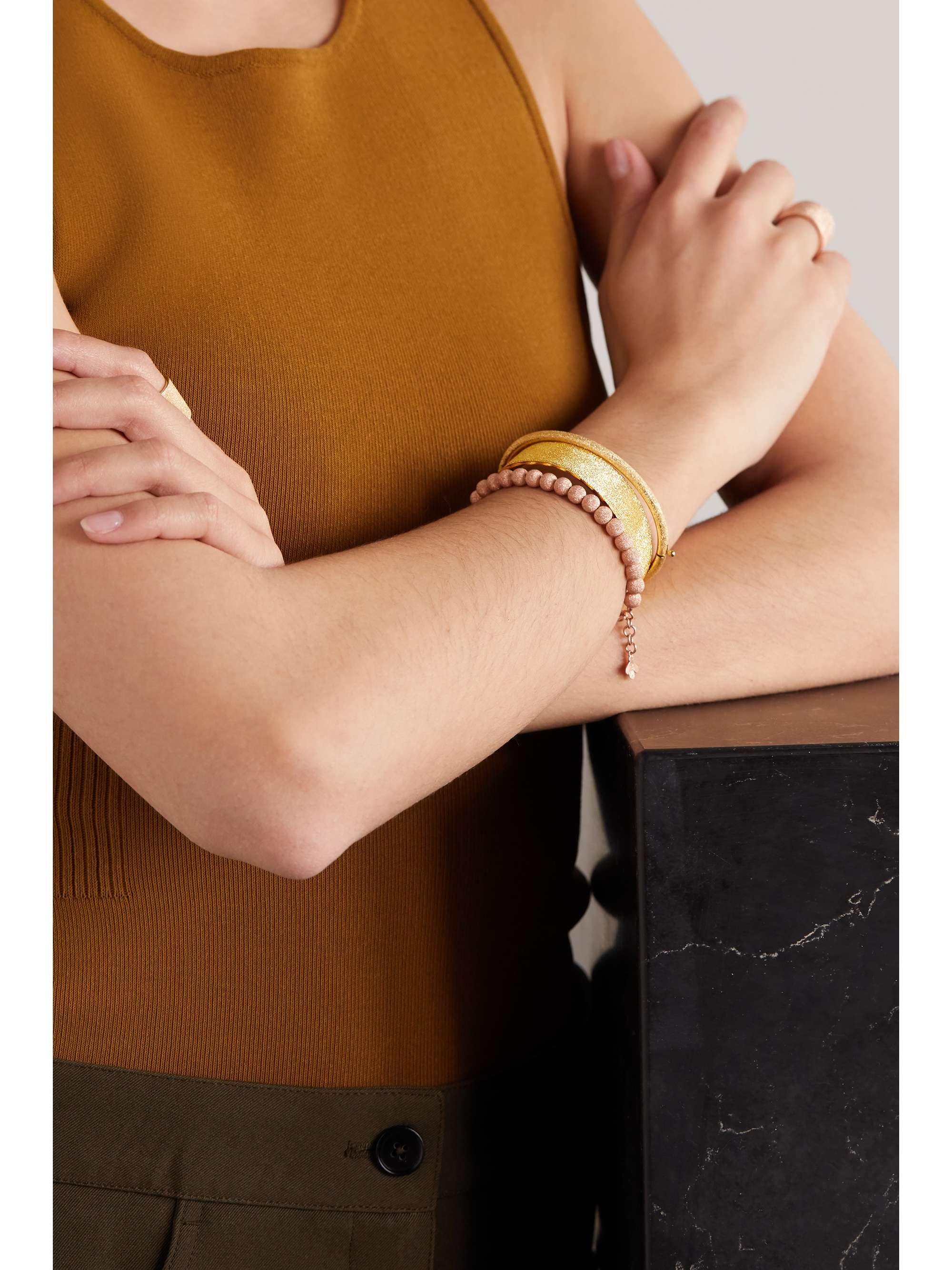 CAROLINA BUCCI Florentine 18-karat gold cuff