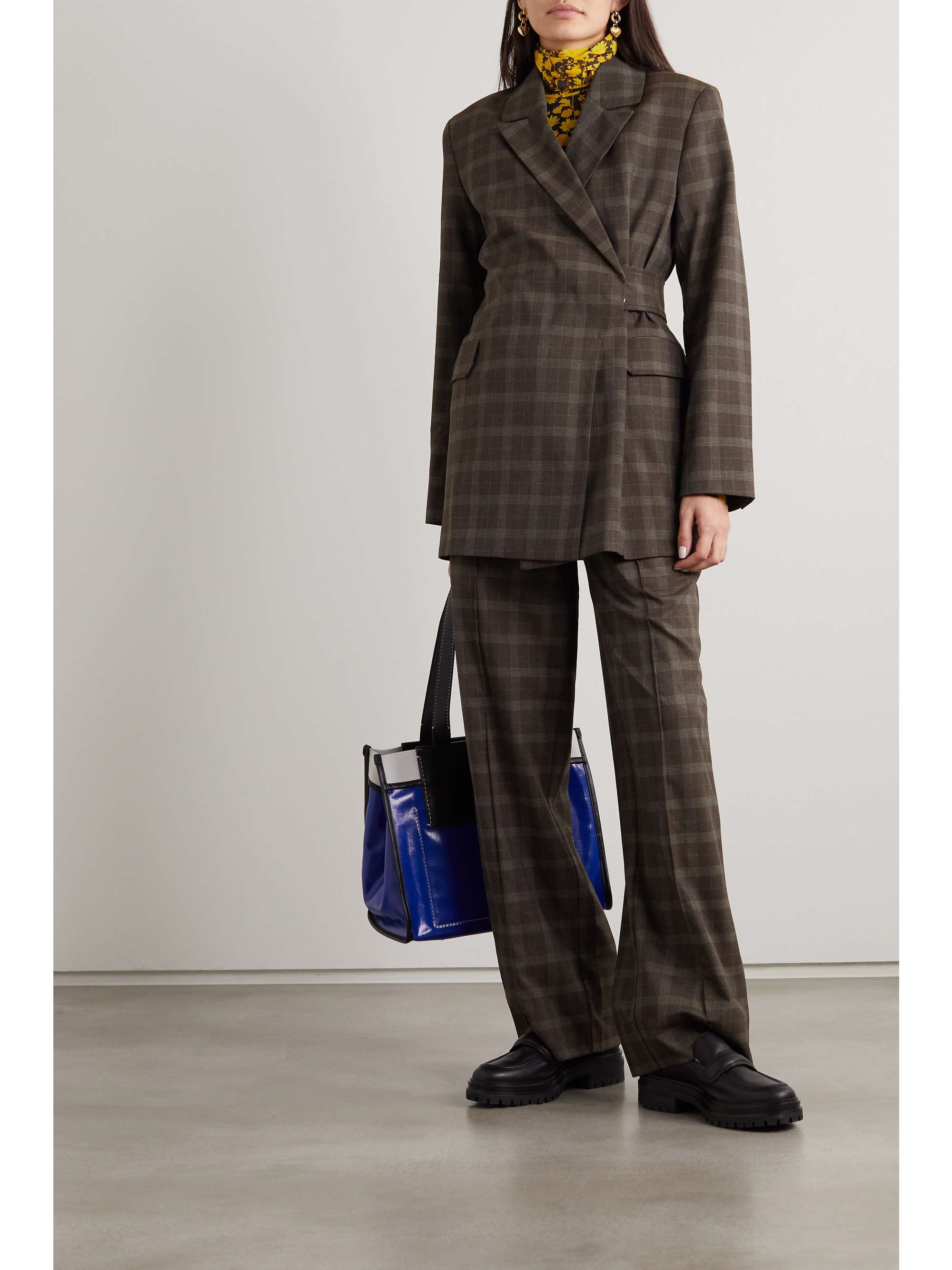 Bộ quần áo suit của GANNI 