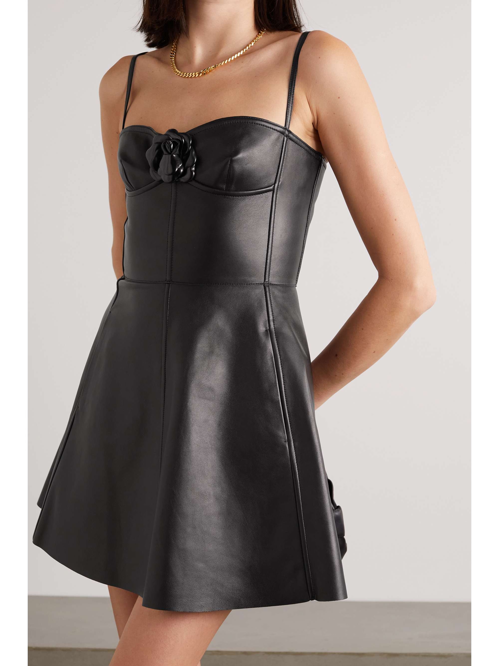 Váy mini của Valentino