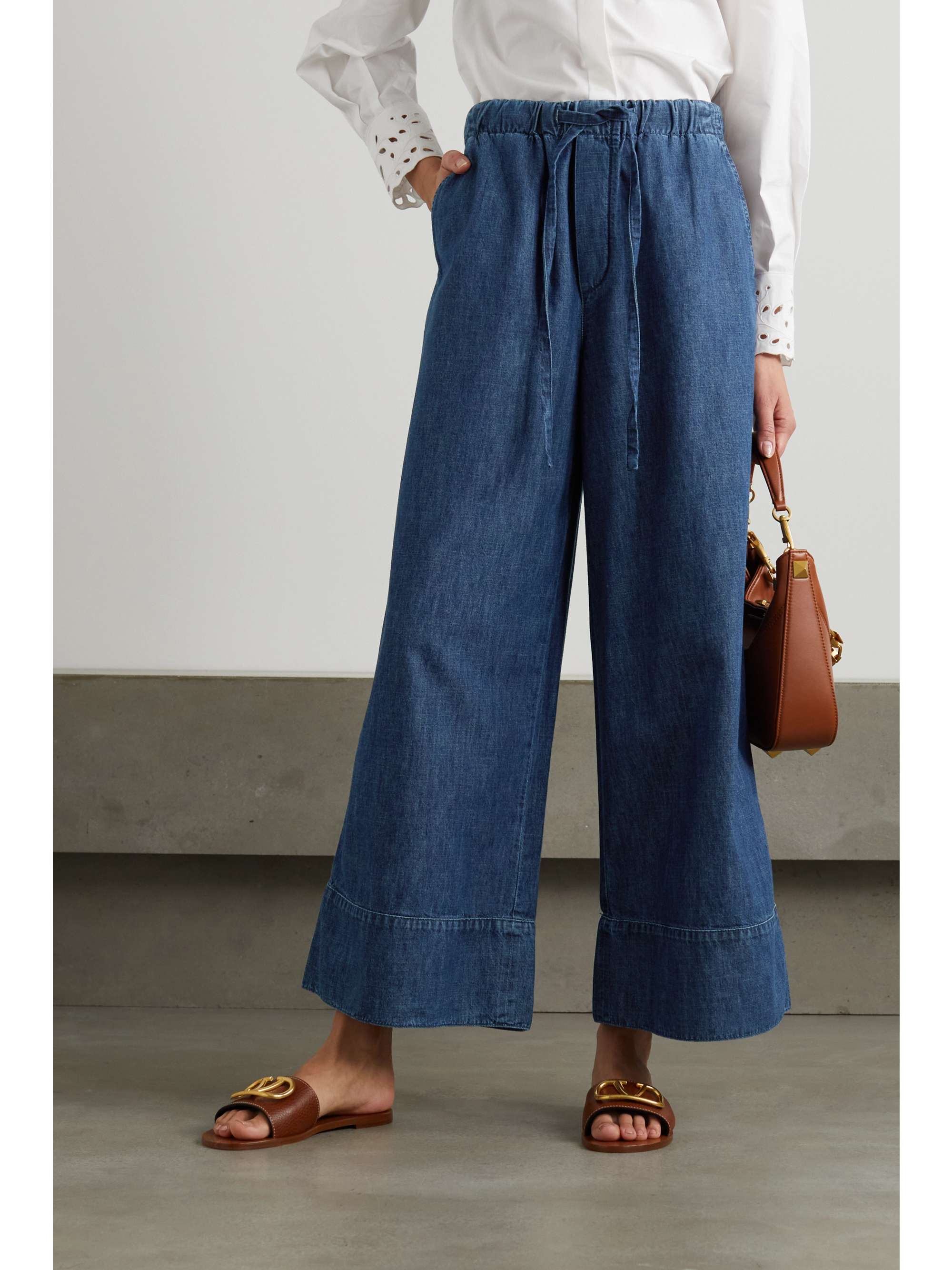 Quần jeans ống rộng của Valentino