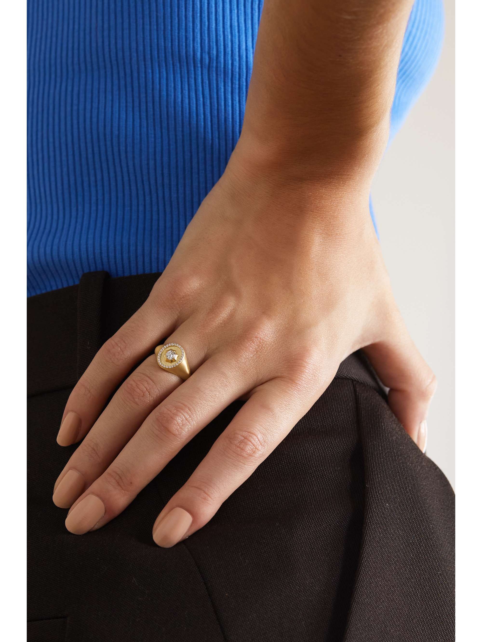 JADE TRAU Sophisticate Ring aus 18 Karat Gold mit Diamanten