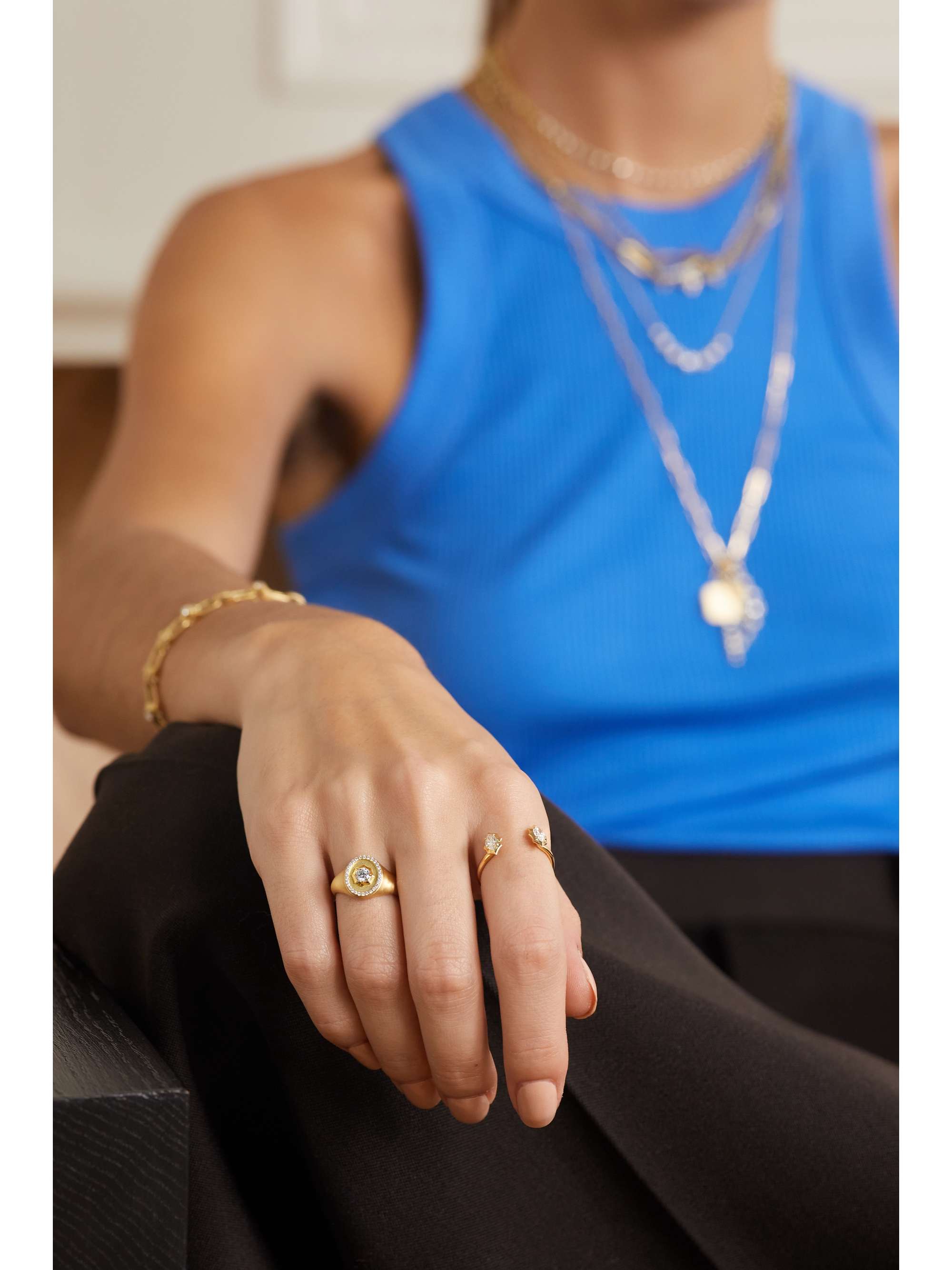 JADE TRAU Sophisticate Ring aus 18 Karat Gold mit Diamanten