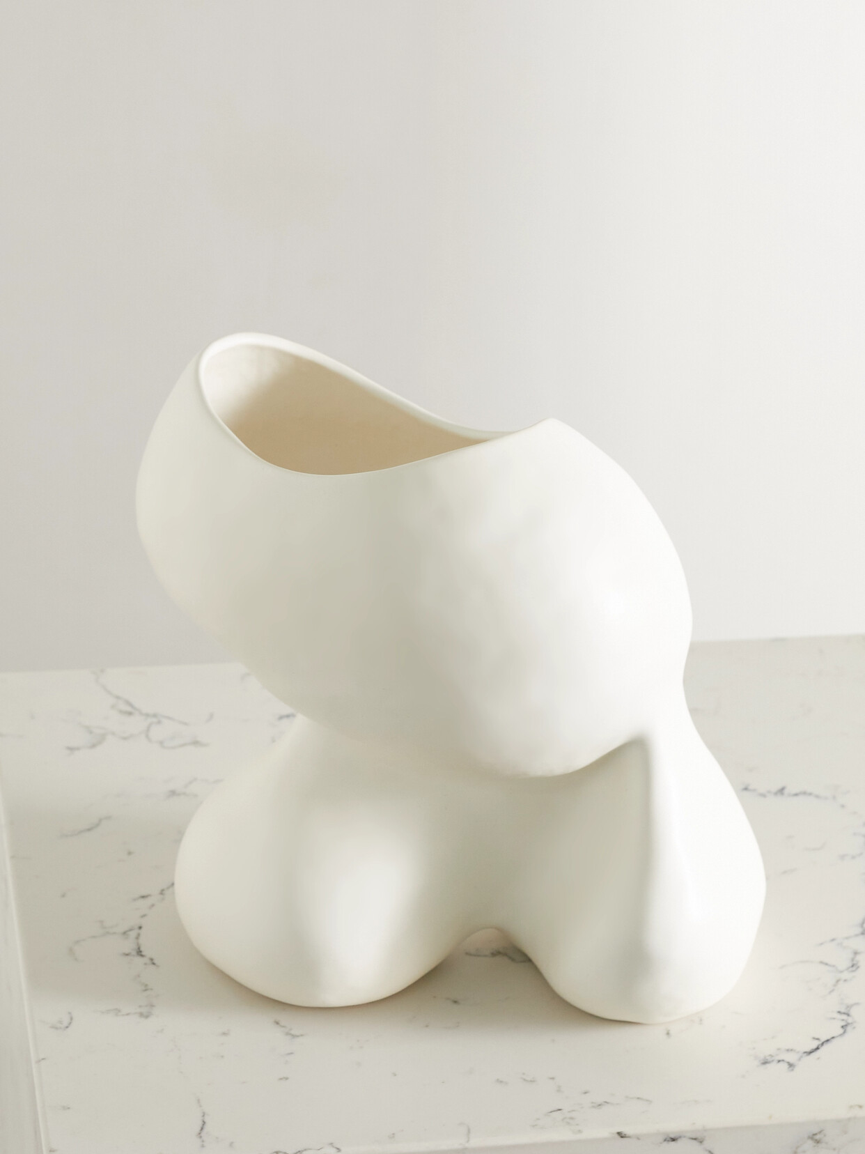 Amen Luminous Beings 01: Hikari Earthenware Sculpture In White