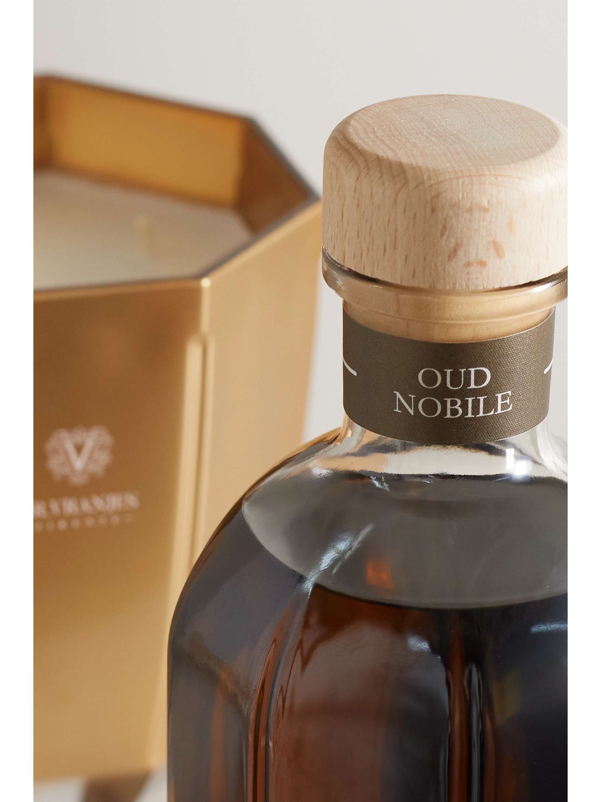 DR. VRANJES FIRENZE Oud Nobile Set aus Duftkerze und Raumduft mit Schilfstäbchen