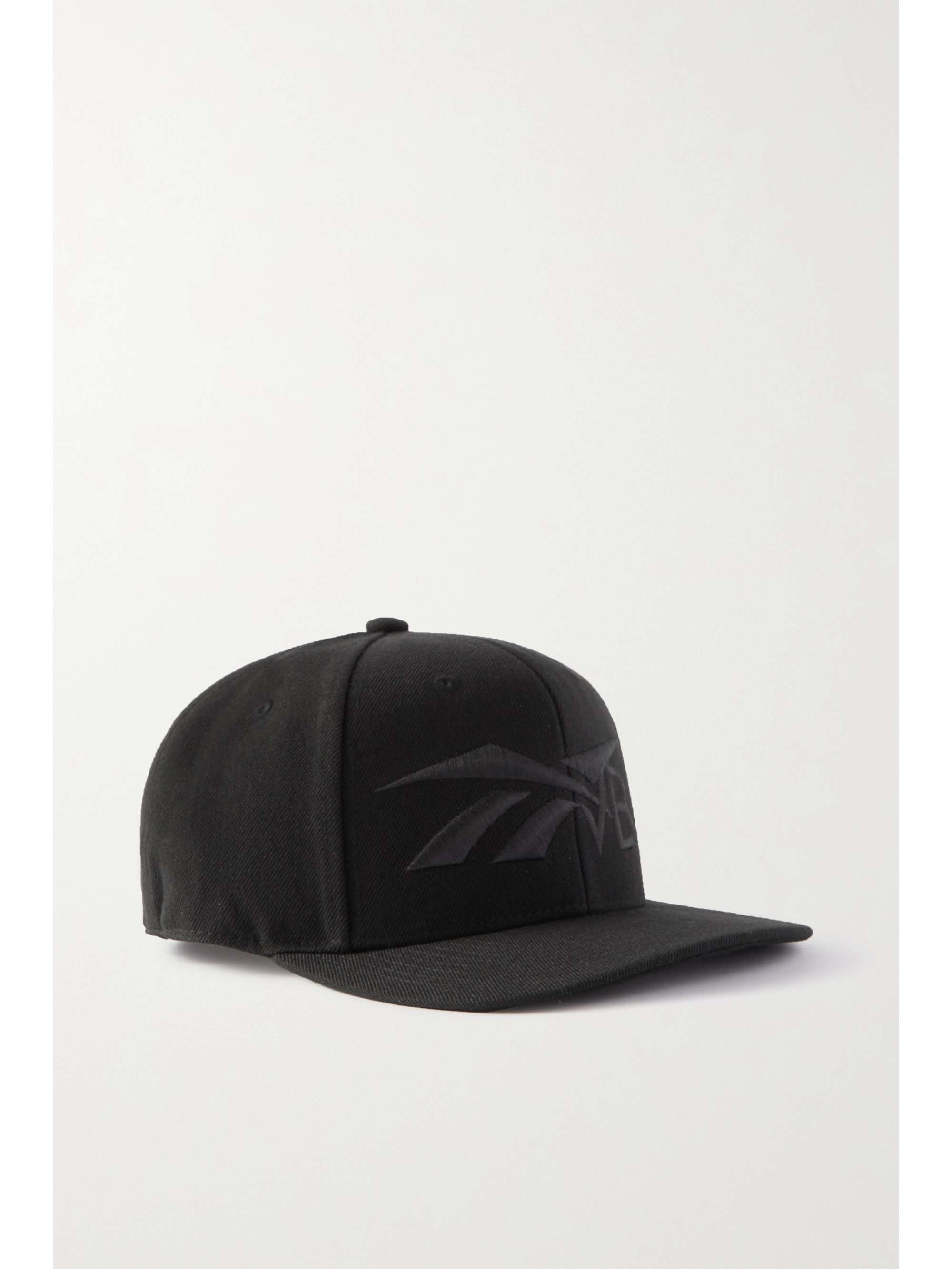 Black Embroidered twill baseball cap 