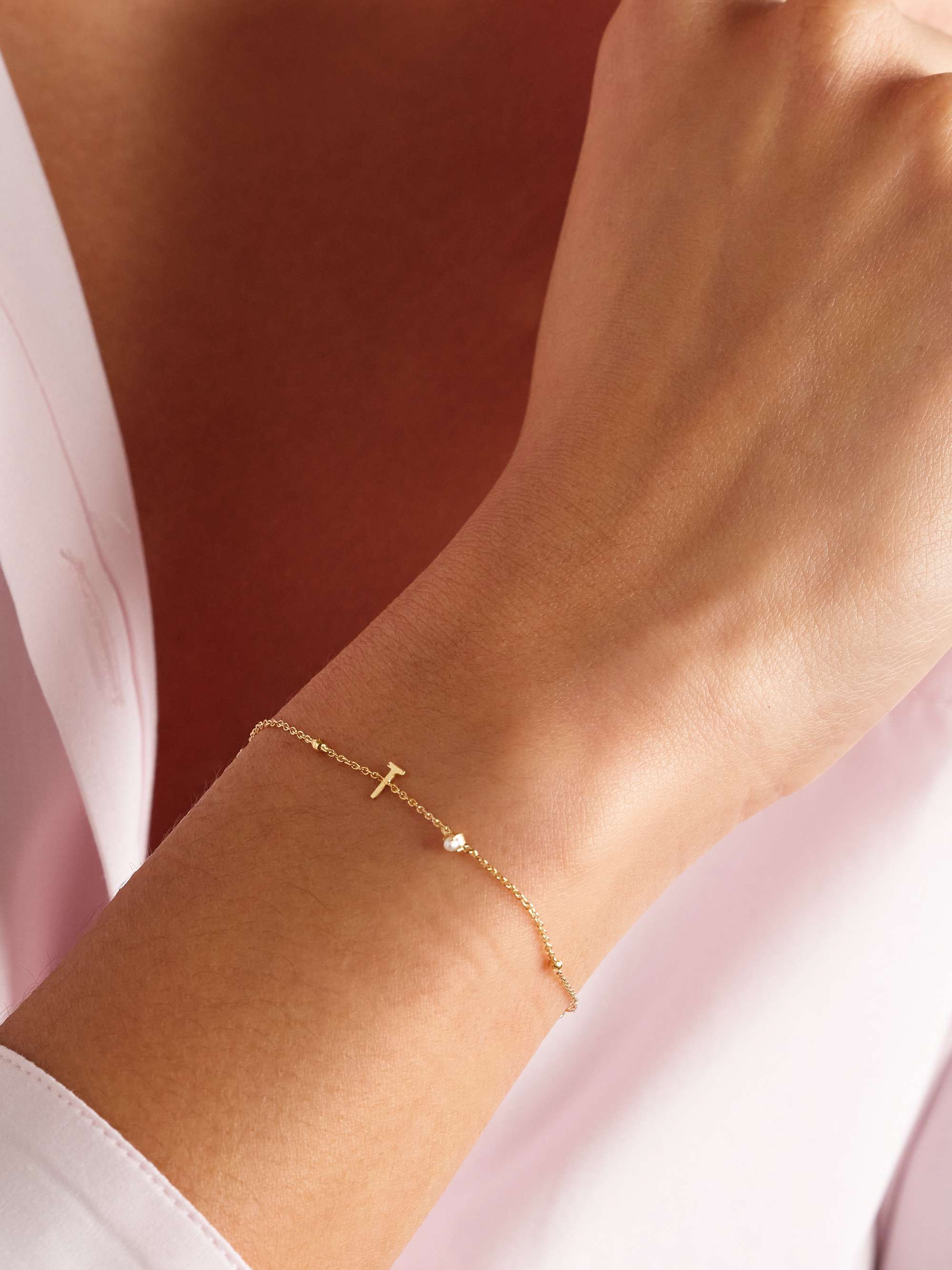 STONE AND STRAND Initial 14-karat gold pearl bracelet