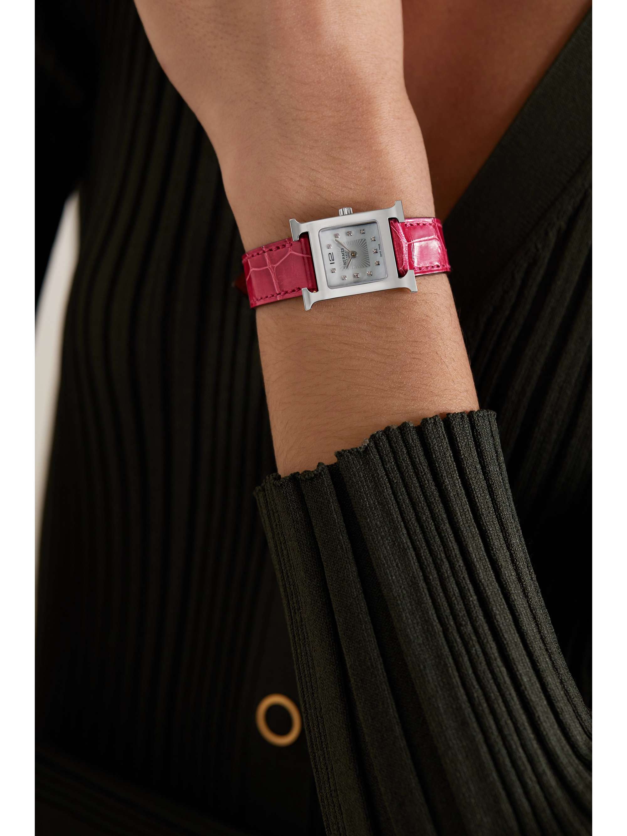 HERMÈS TIMEPIECES Heure H 21 毫米精钢、钻石、珍珠母小号腕表（短吻鳄鱼皮表带）
