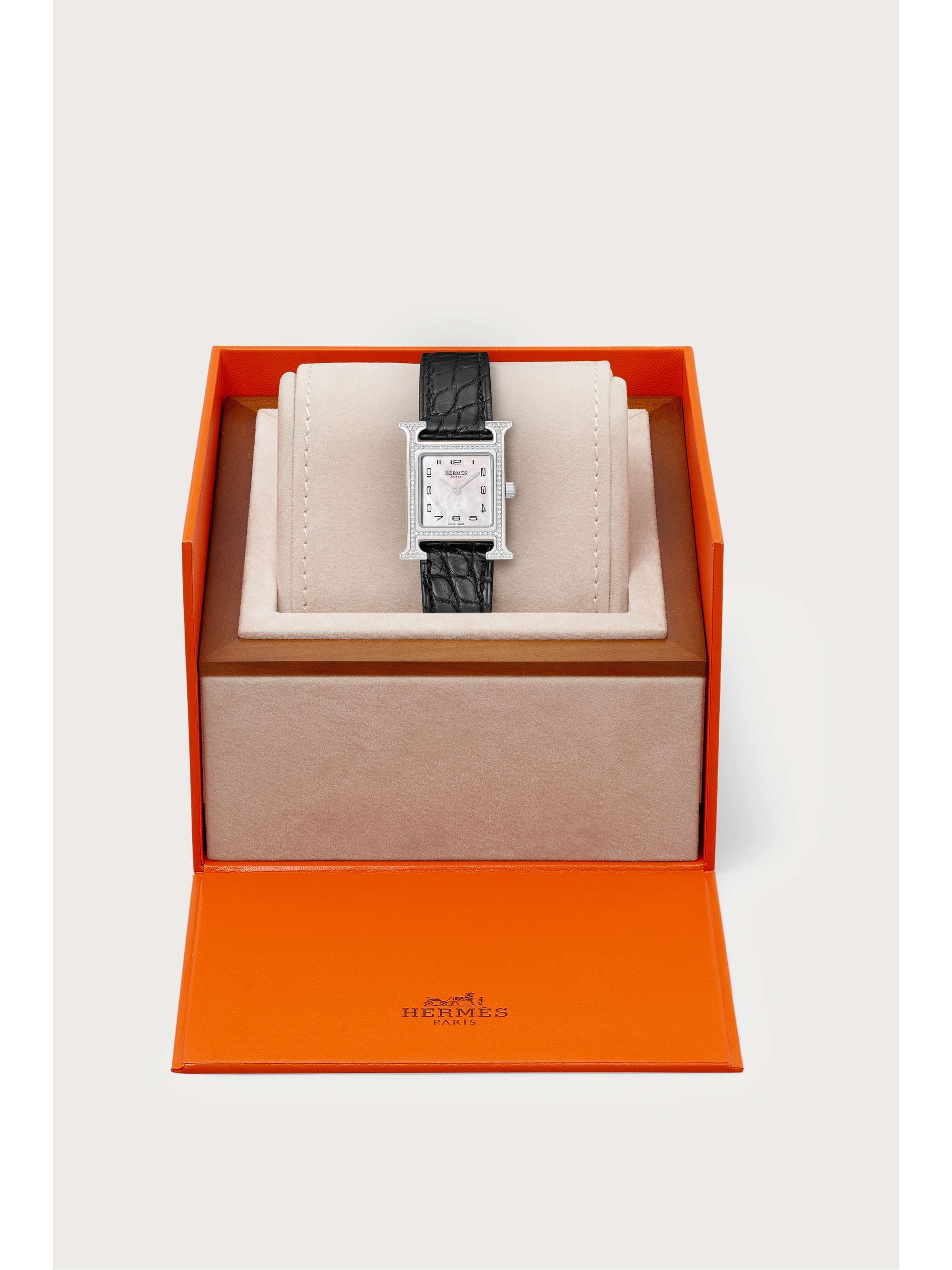 HERMÈS TIMEPIECES Heure H 21 毫米精钢、钻石、珍珠母小号腕表（短吻鳄鱼皮表带）