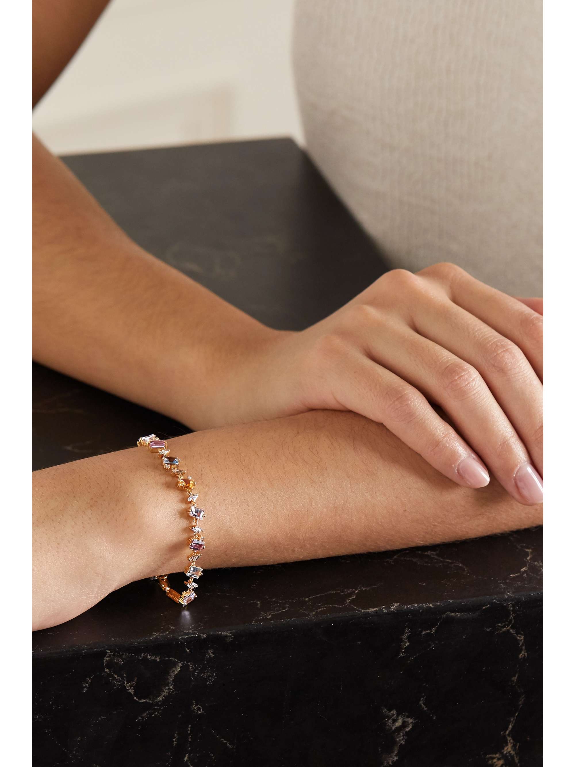 SUZANNE KALAN Armband aus 18 Karat Gold mit Saphiren und Diamanten