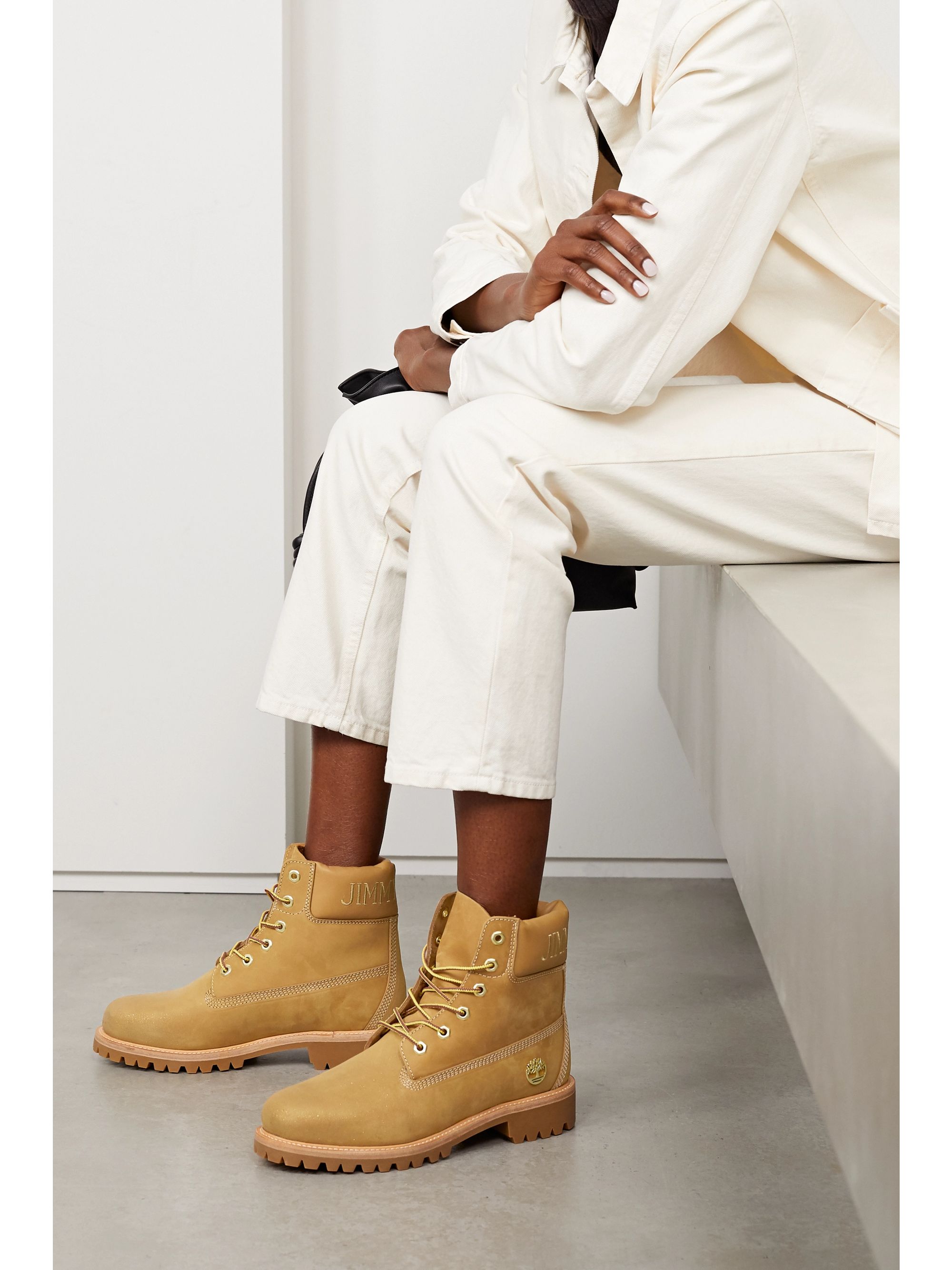 Bottines en nubuck à finitions en cuir, paillettes et broderies x Timberland Bottines en nubuck à finitions en cuir, paillettes et broderies x Timberland