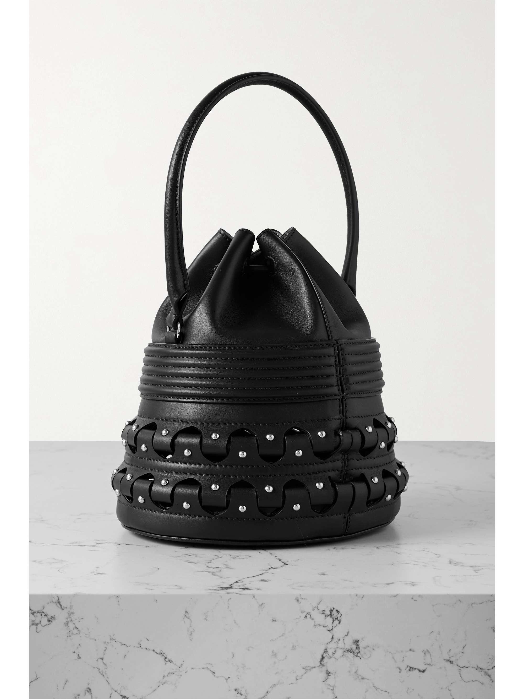 ALAÏA Bucket Corset Tasche aus Leder mit Nieten